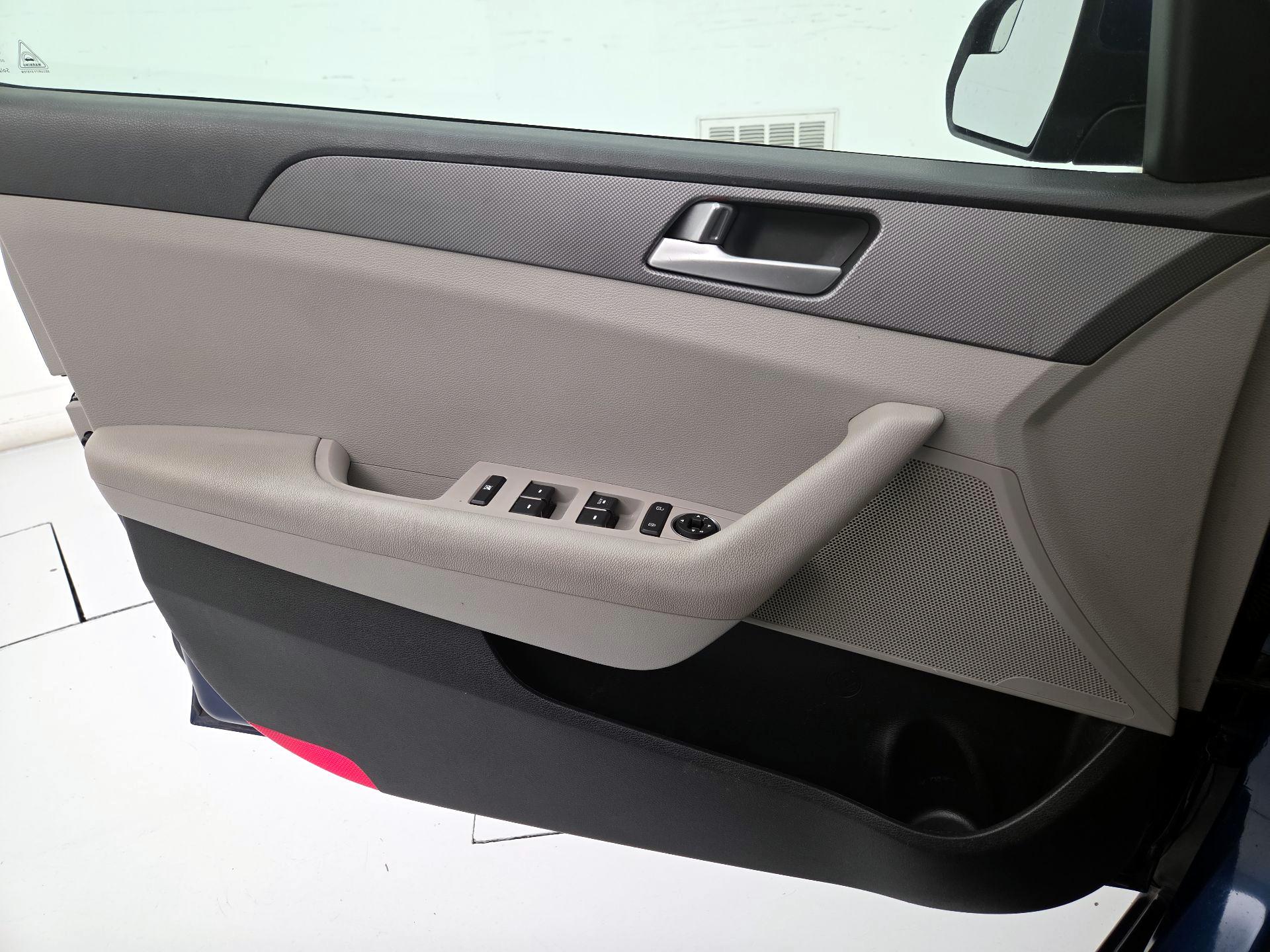 Thumbnail: 2015 Hyundai Sonata - 12