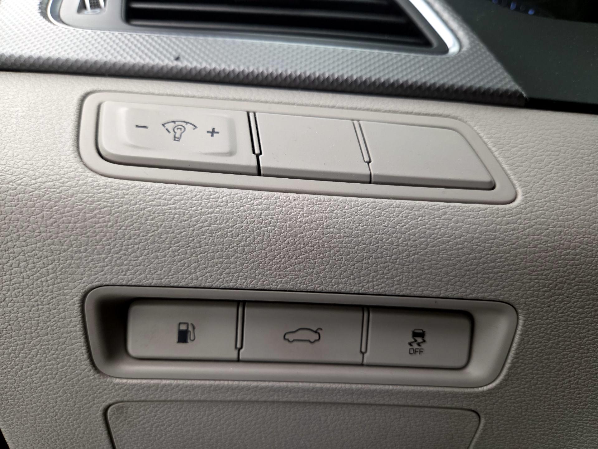 Thumbnail: 2015 Hyundai Sonata - 13