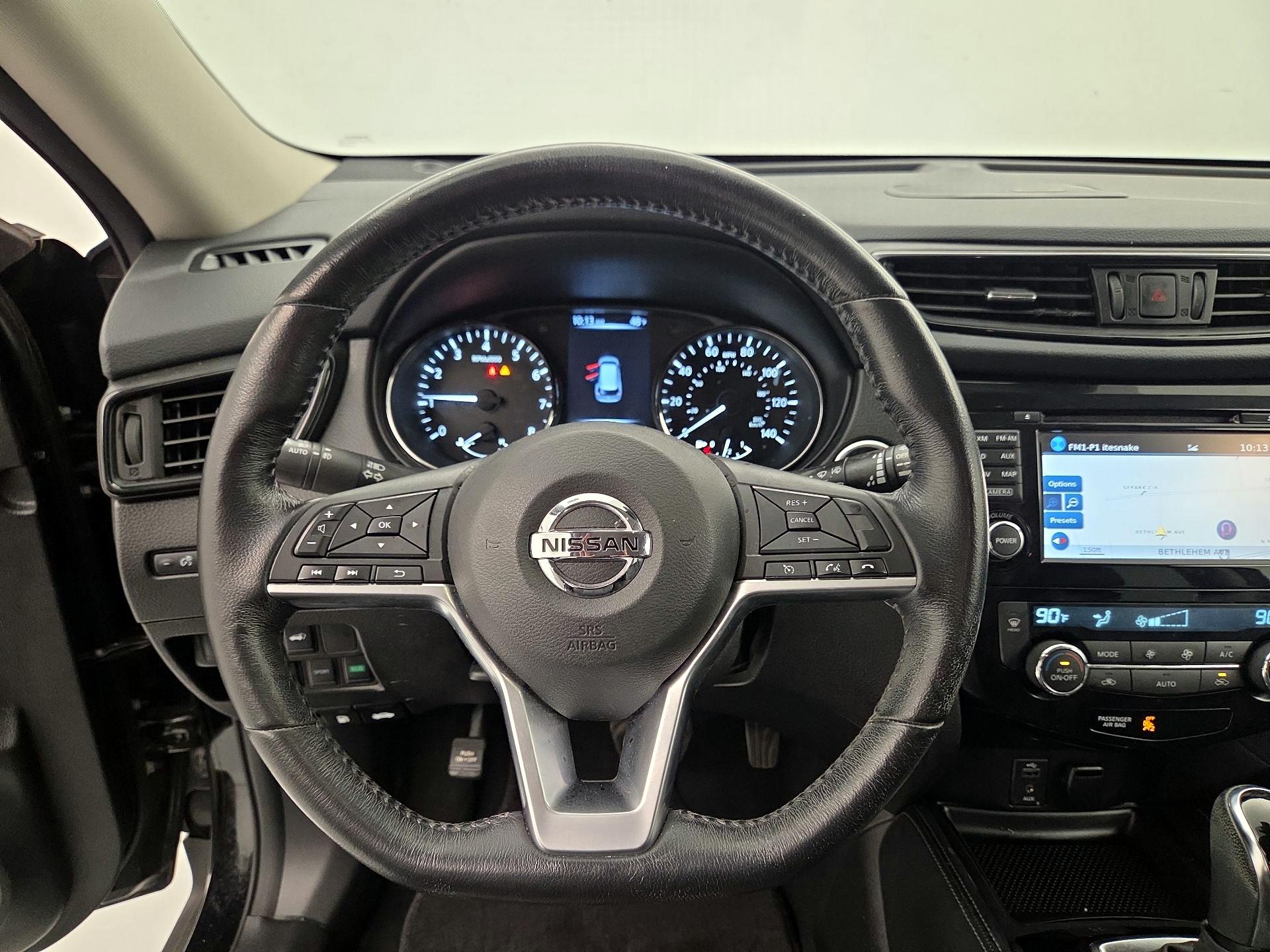 Thumbnail: 2017 Nissan Rogue - 10