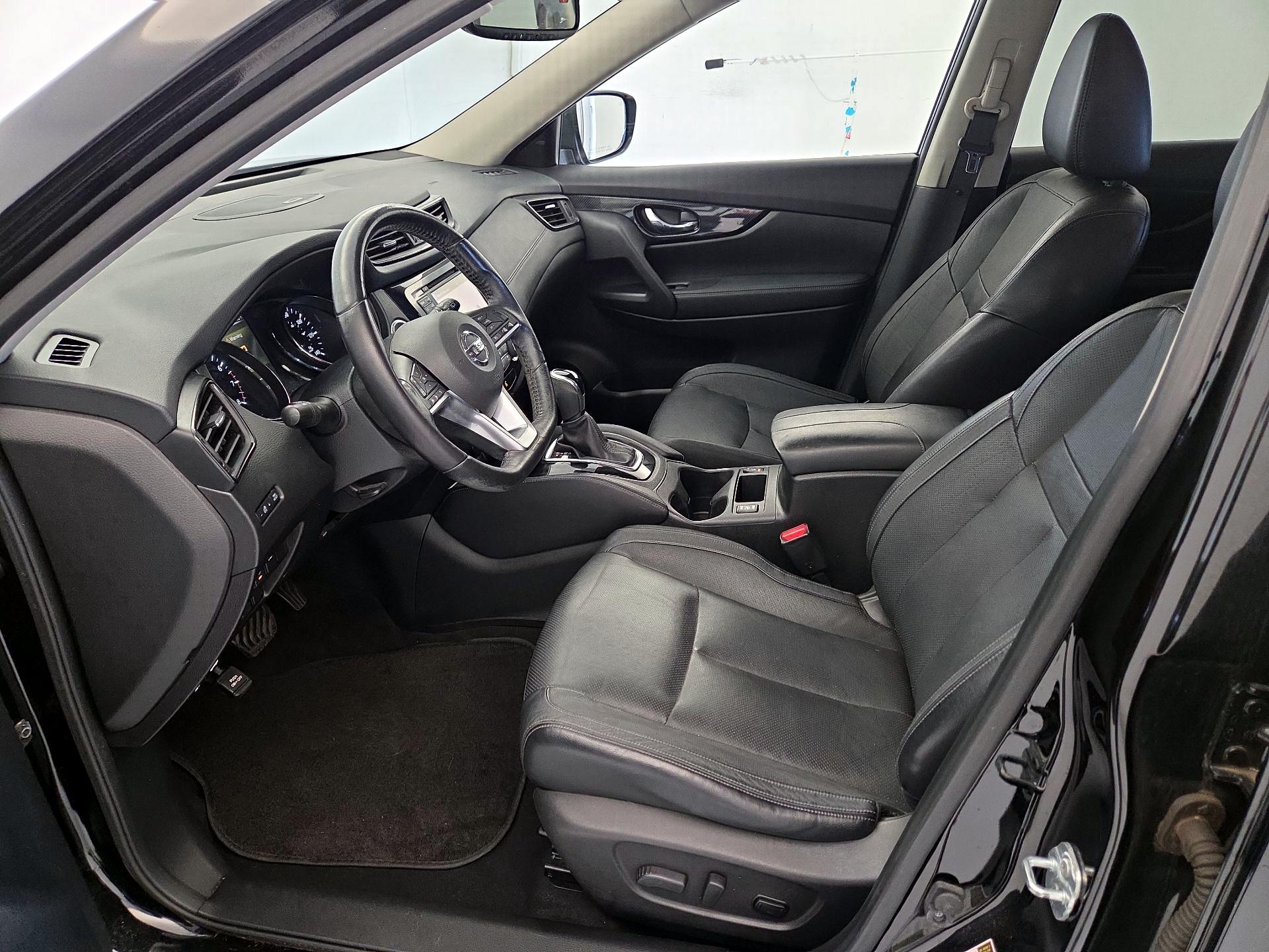 Thumbnail: 2017 Nissan Rogue - 11