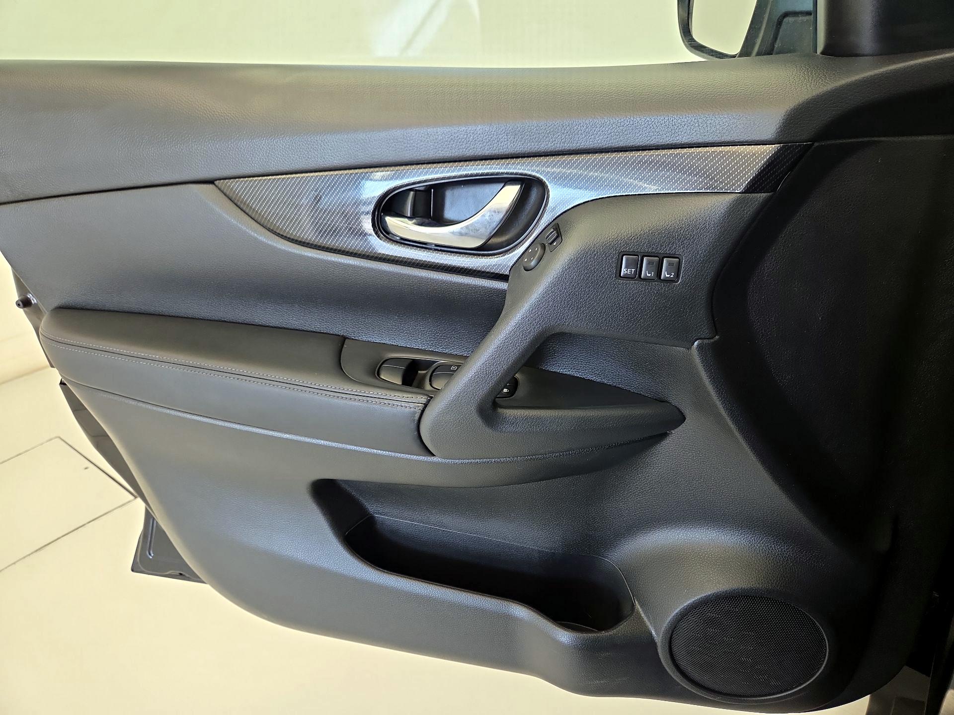 Thumbnail: 2017 Nissan Rogue - 12