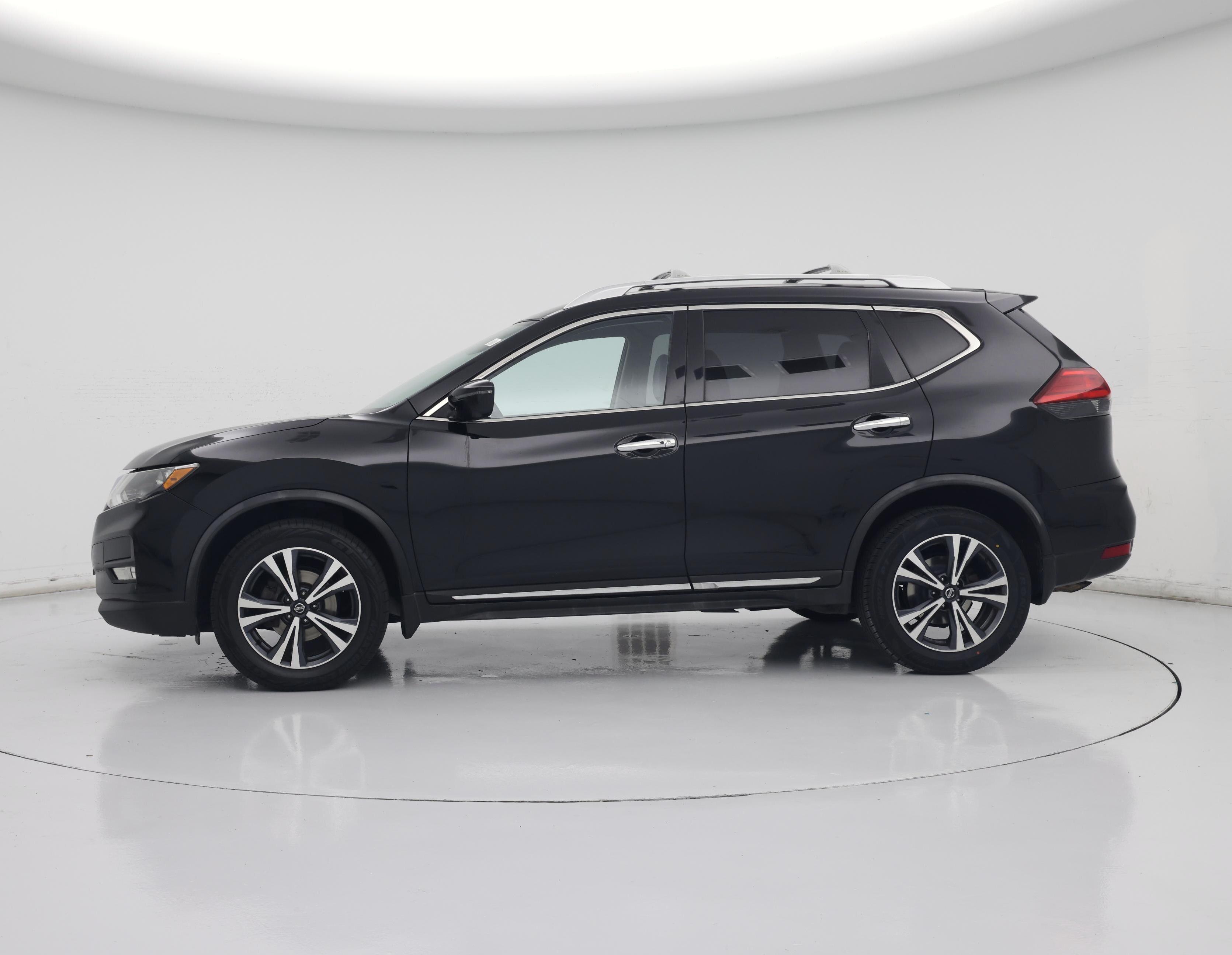 Thumbnail: 2017 Nissan Rogue - 3
