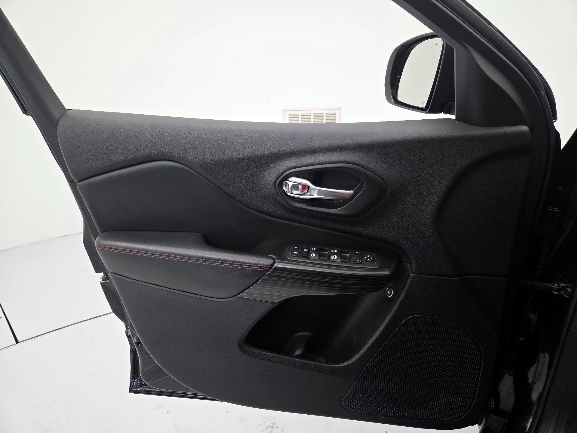 Thumbnail: 2014 Jeep Cherokee - 12