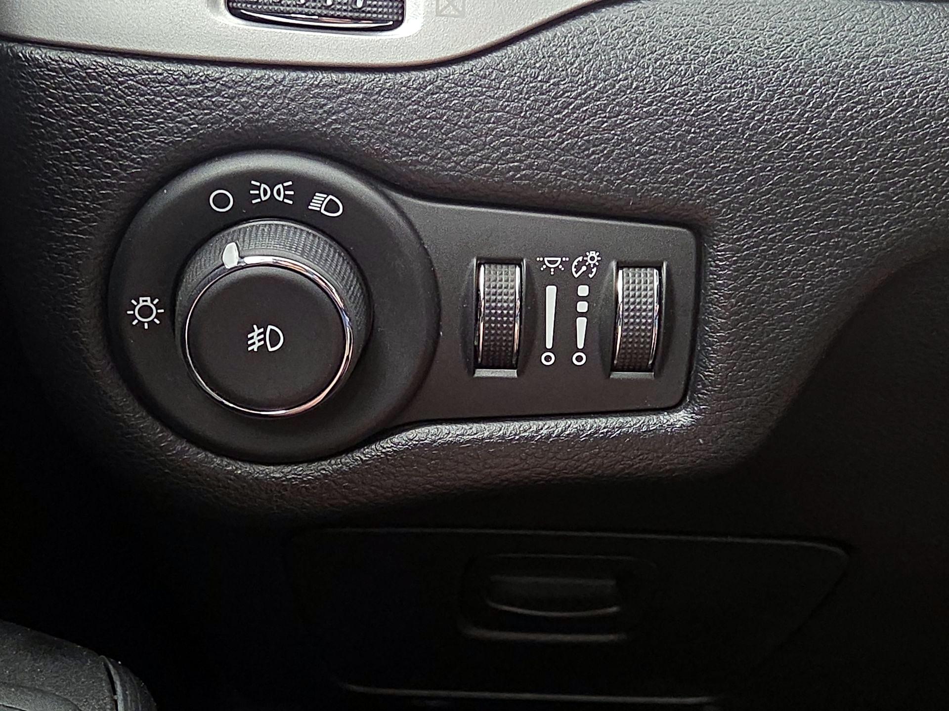 Thumbnail: 2014 Jeep Cherokee - 13