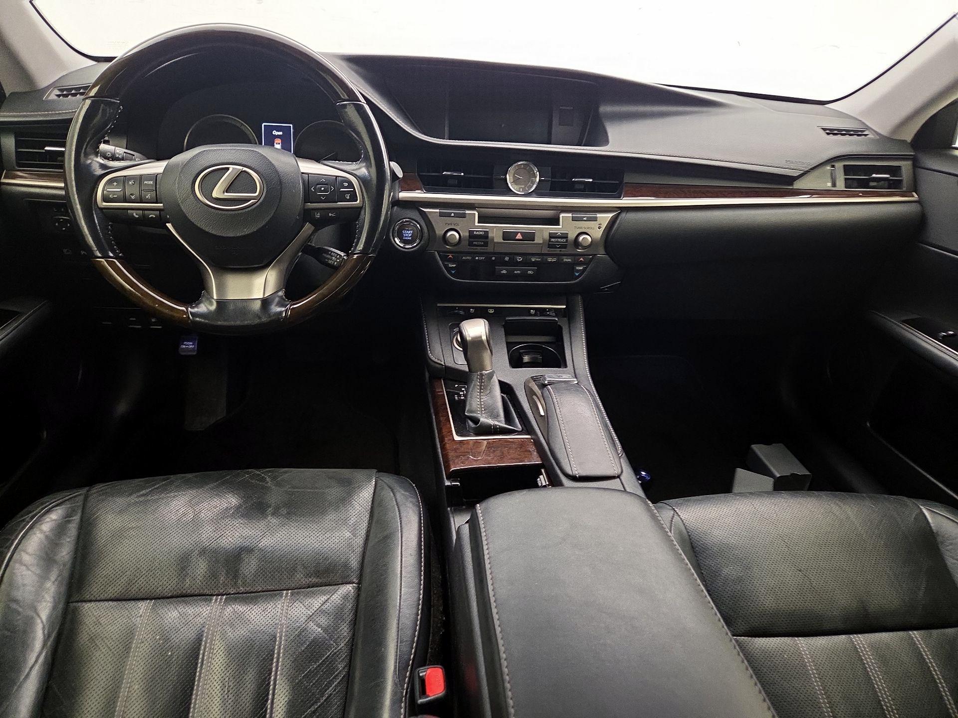 Thumbnail: 2016 Lexus ES - 9