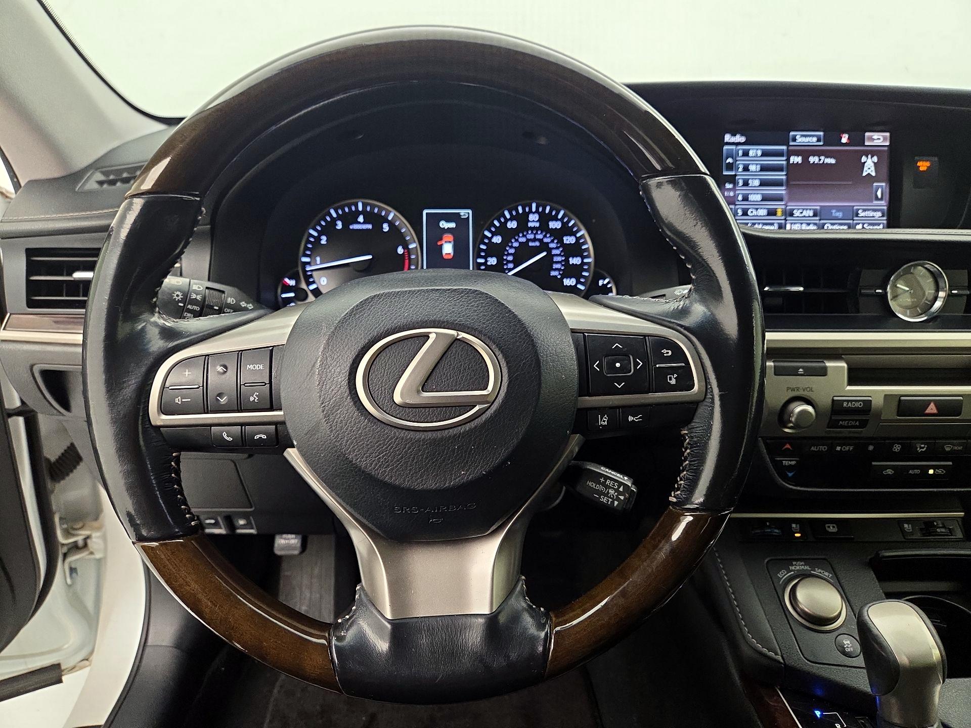 Thumbnail: 2016 Lexus ES - 10