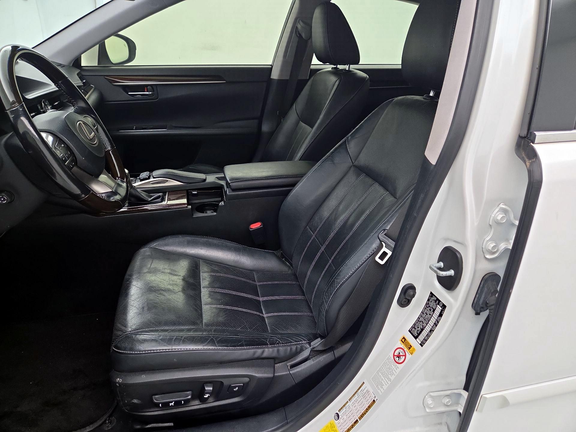 Thumbnail: 2016 Lexus ES - 11