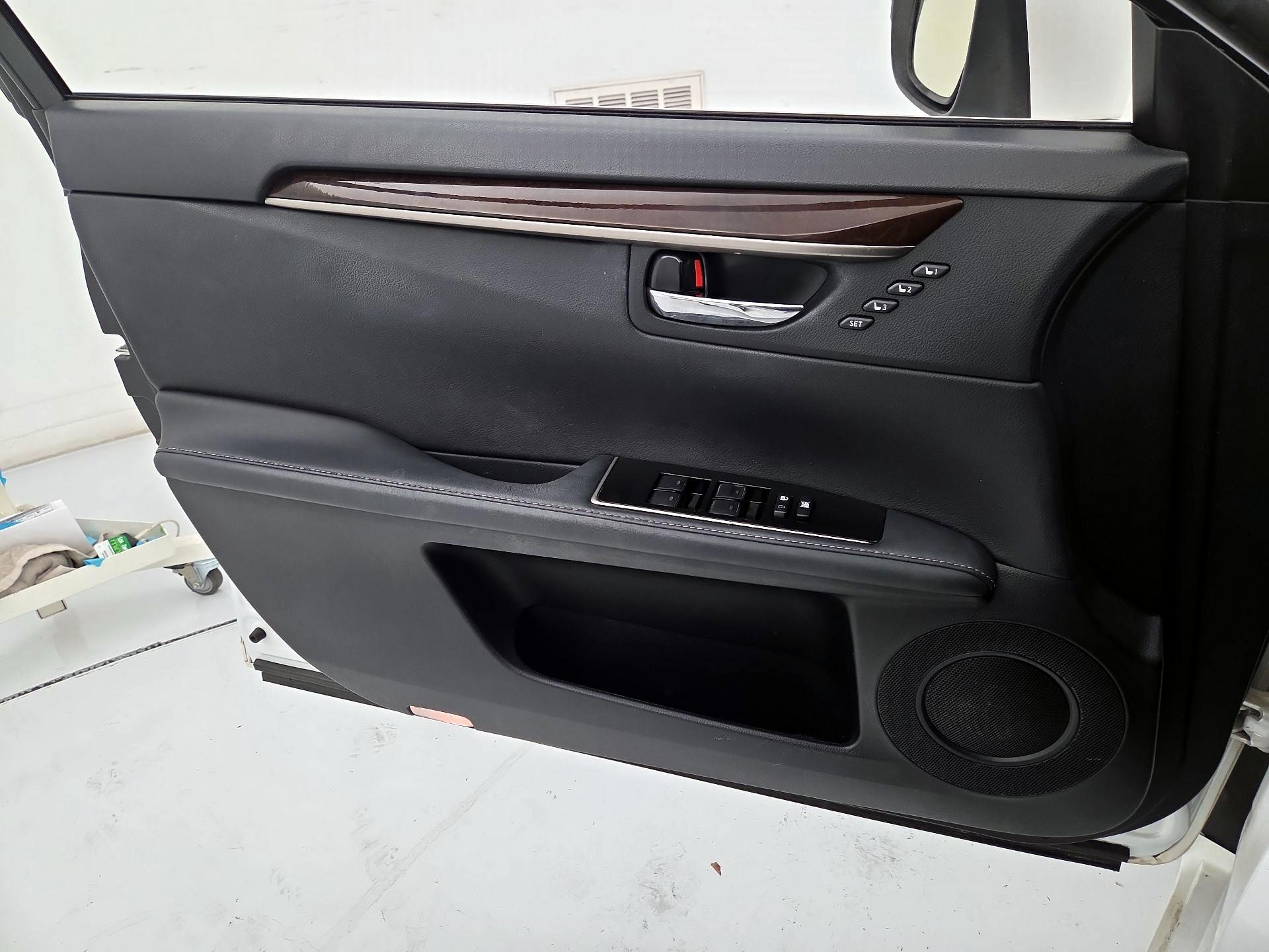 Thumbnail: 2016 Lexus ES - 12