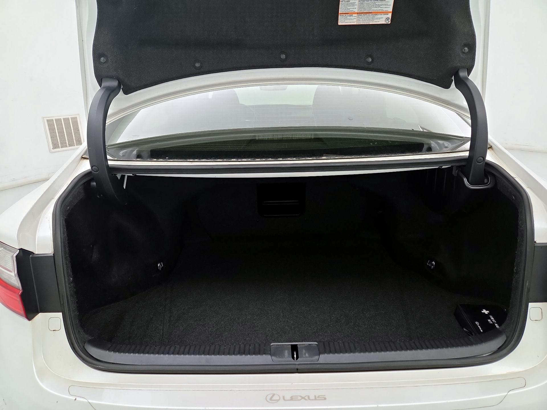 Thumbnail: 2016 Lexus ES - 20