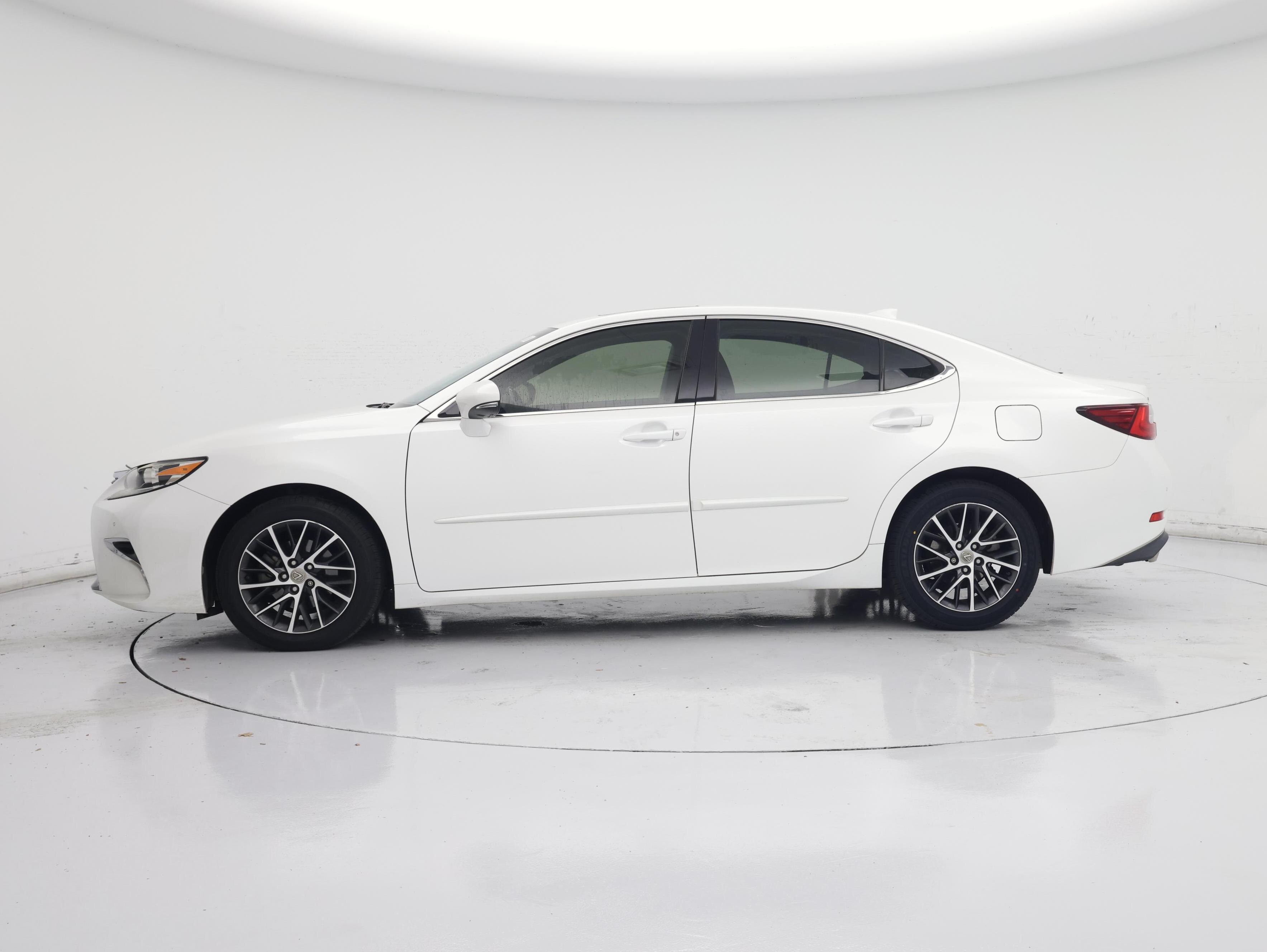 Thumbnail: 2016 Lexus ES - 3