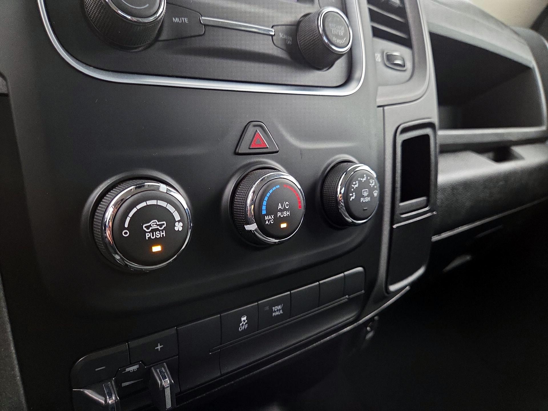 Thumbnail: 2022 RAM 1500 Classic - 16