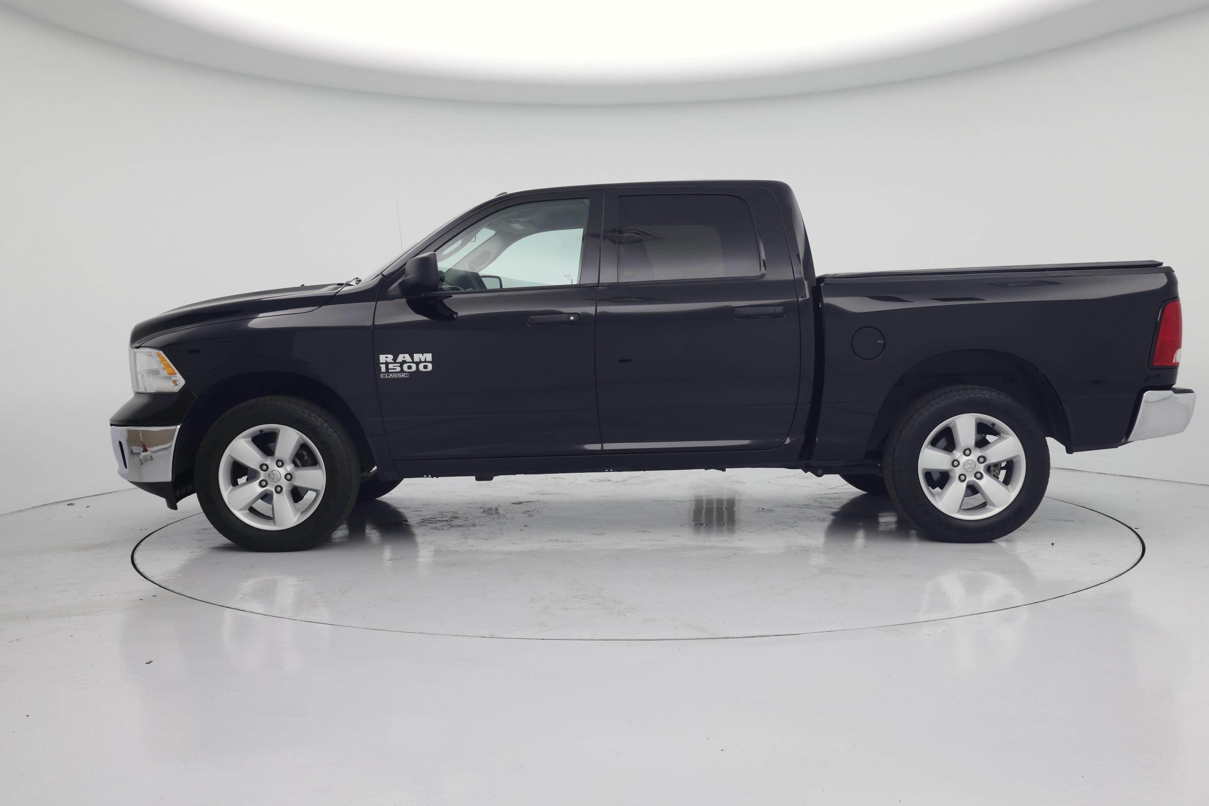 Thumbnail: 2022 RAM 1500 Classic - 3