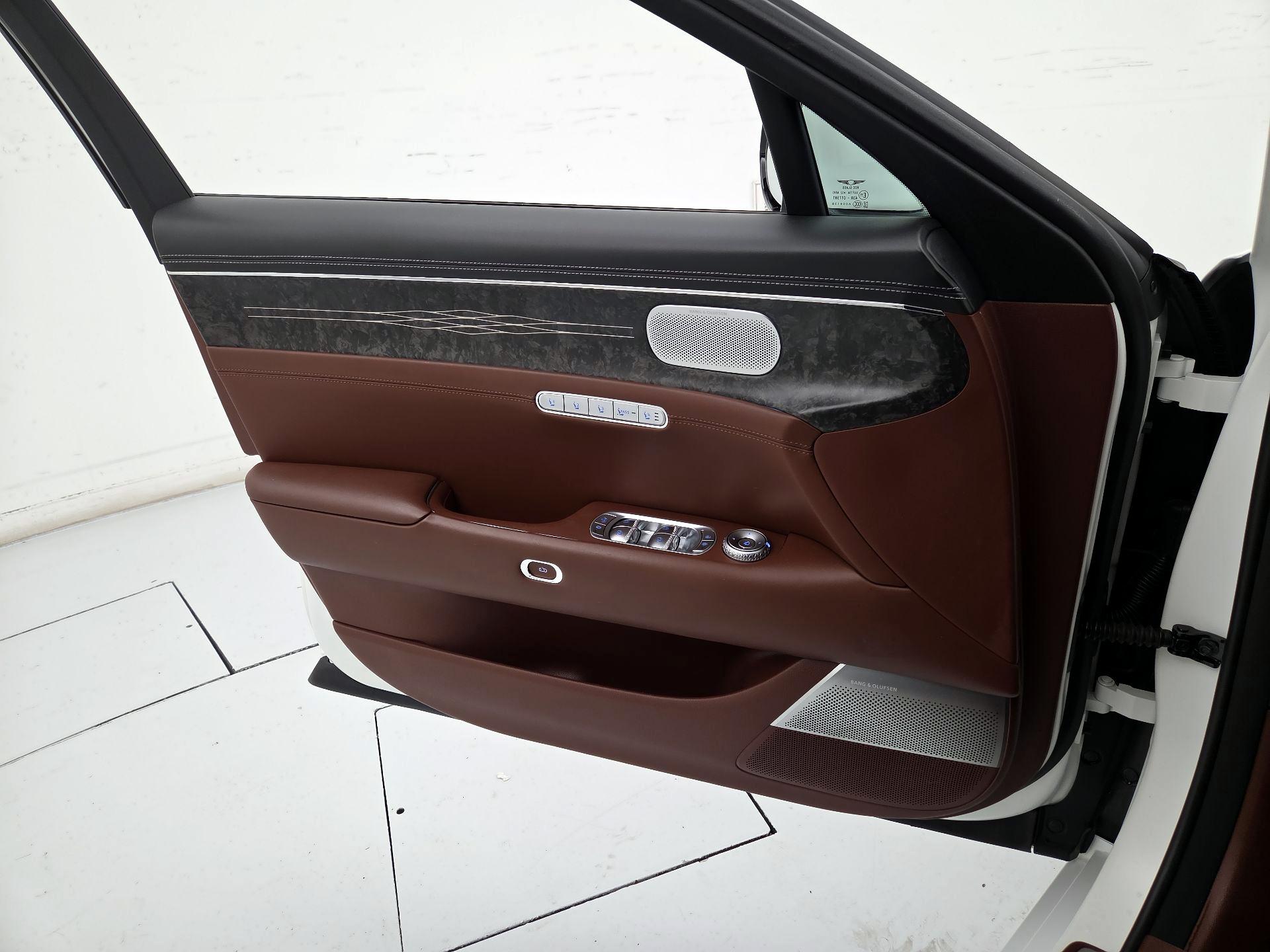 Thumbnail: 2024 Genesis G90 - 12