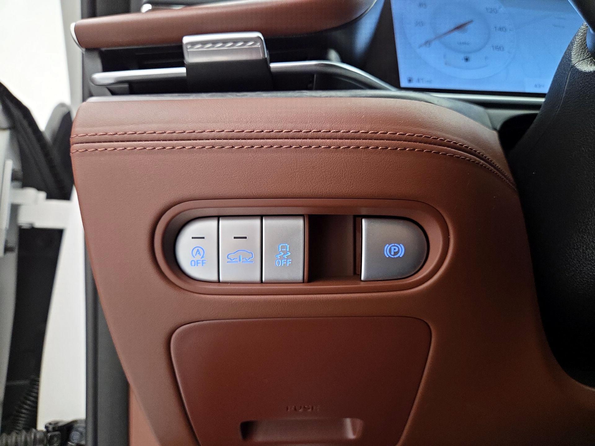 Thumbnail: 2024 Genesis G90 - 13