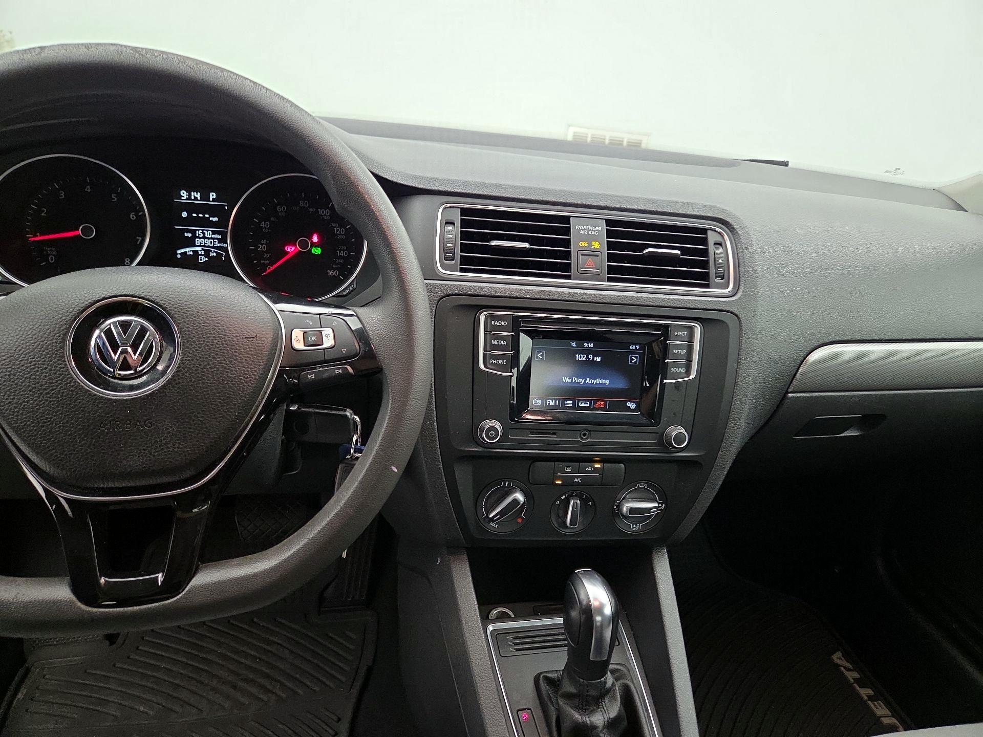 Thumbnail: 2017 Volkswagen Jetta - 9