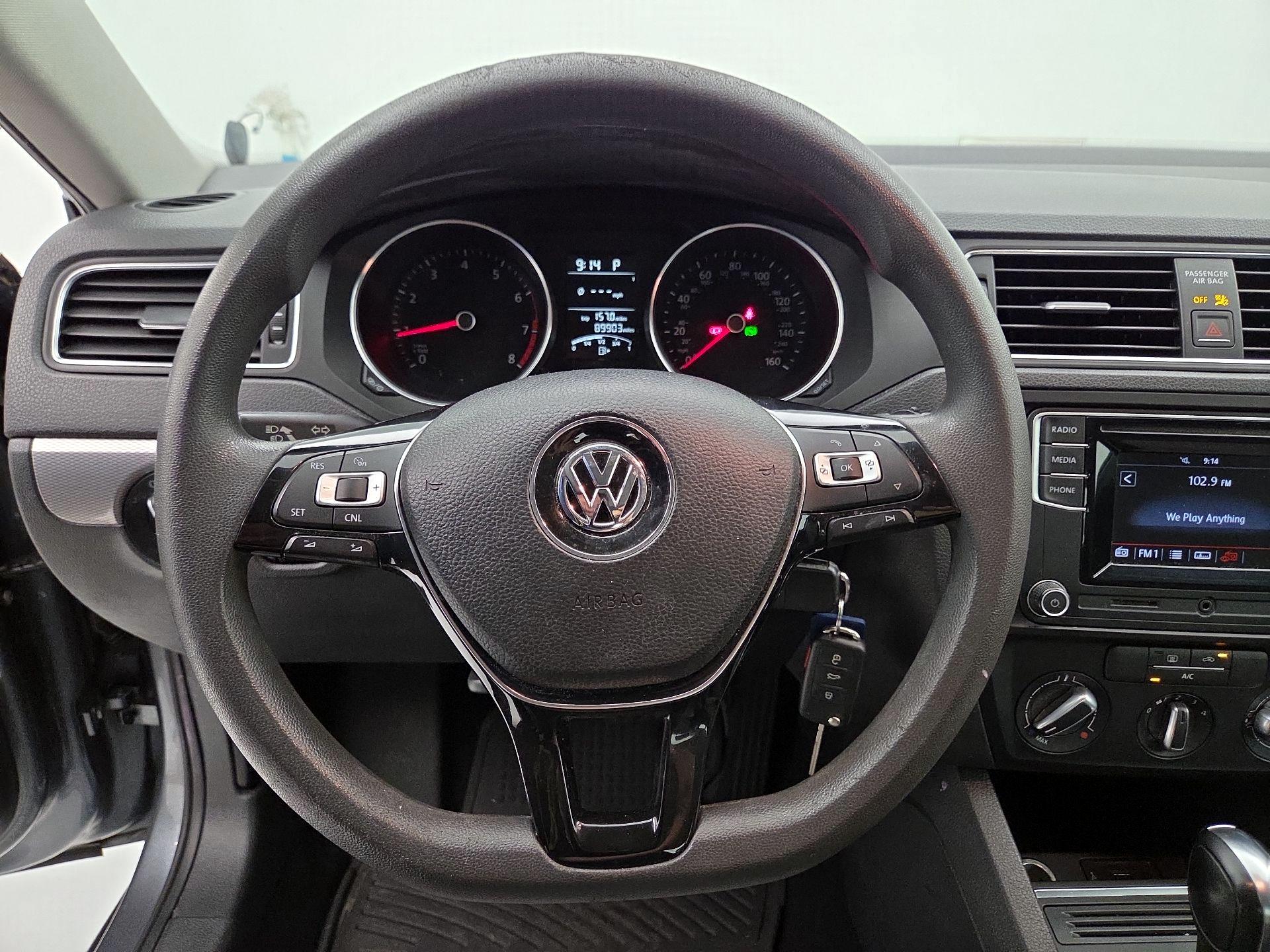 Thumbnail: 2017 Volkswagen Jetta - 10