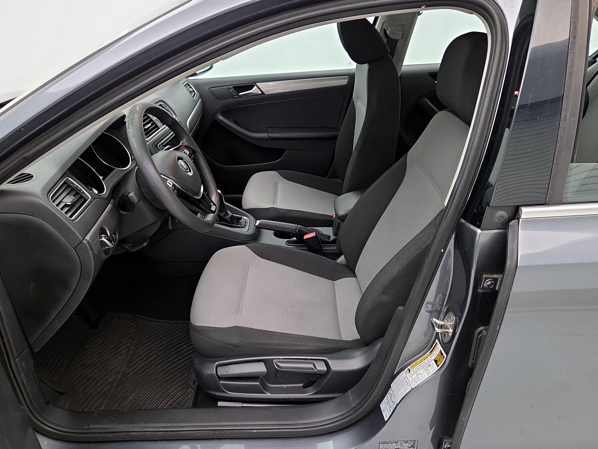 Thumbnail: 2017 Volkswagen Jetta - 11