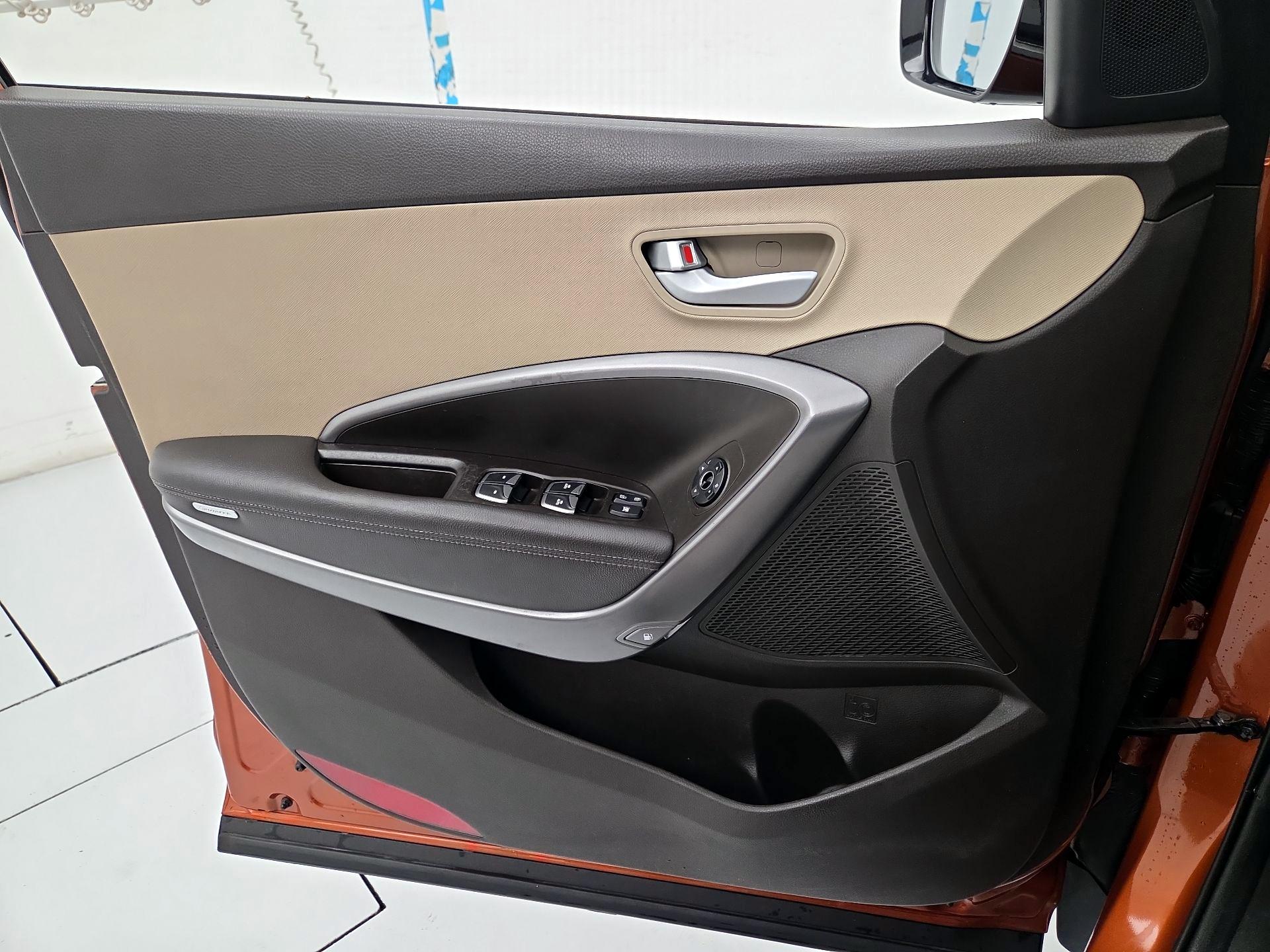 Thumbnail: 2015 Hyundai Santa Fe - 12