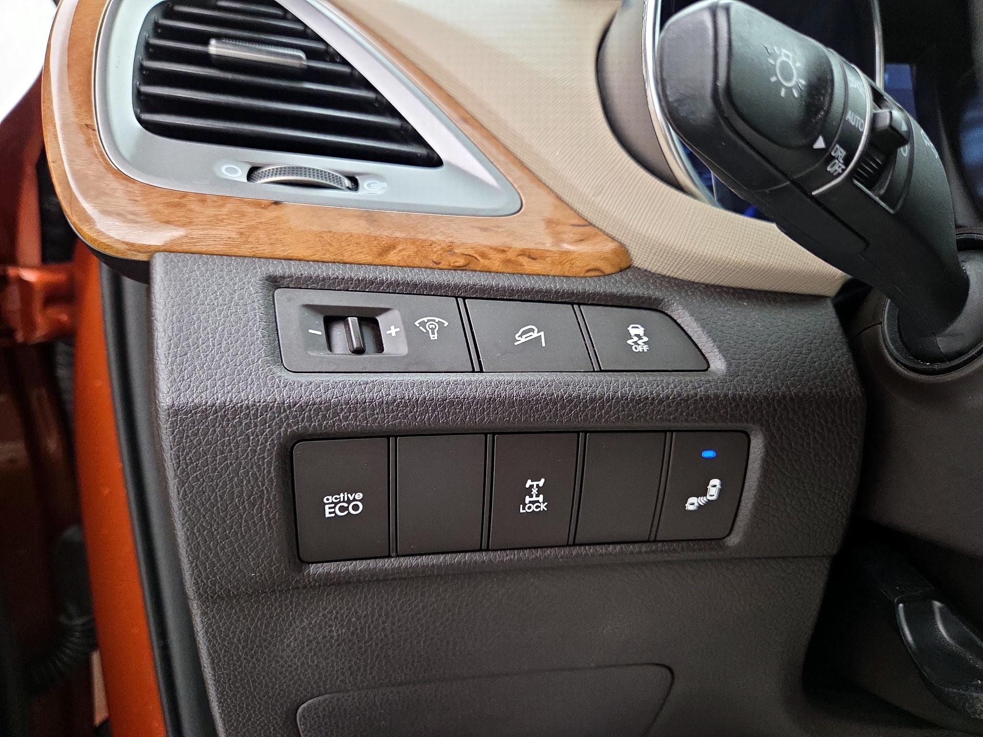 Thumbnail: 2015 Hyundai Santa Fe - 13