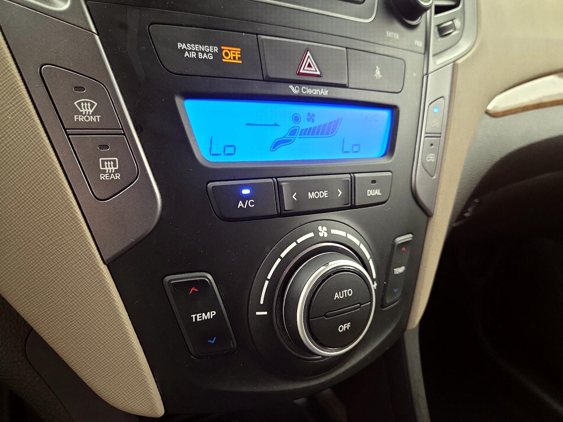 Thumbnail: 2015 Hyundai Santa Fe - 16