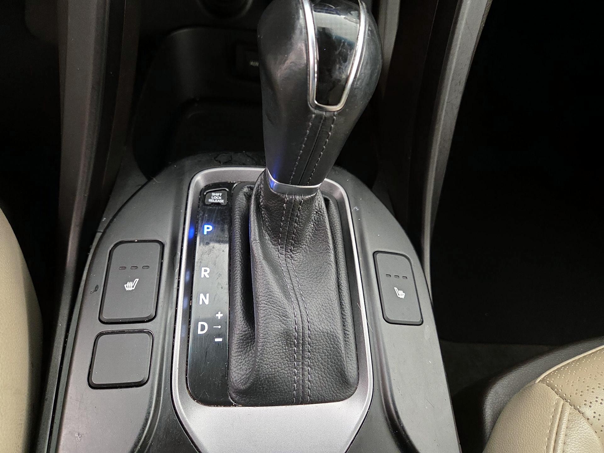 Thumbnail: 2015 Hyundai Santa Fe - 17