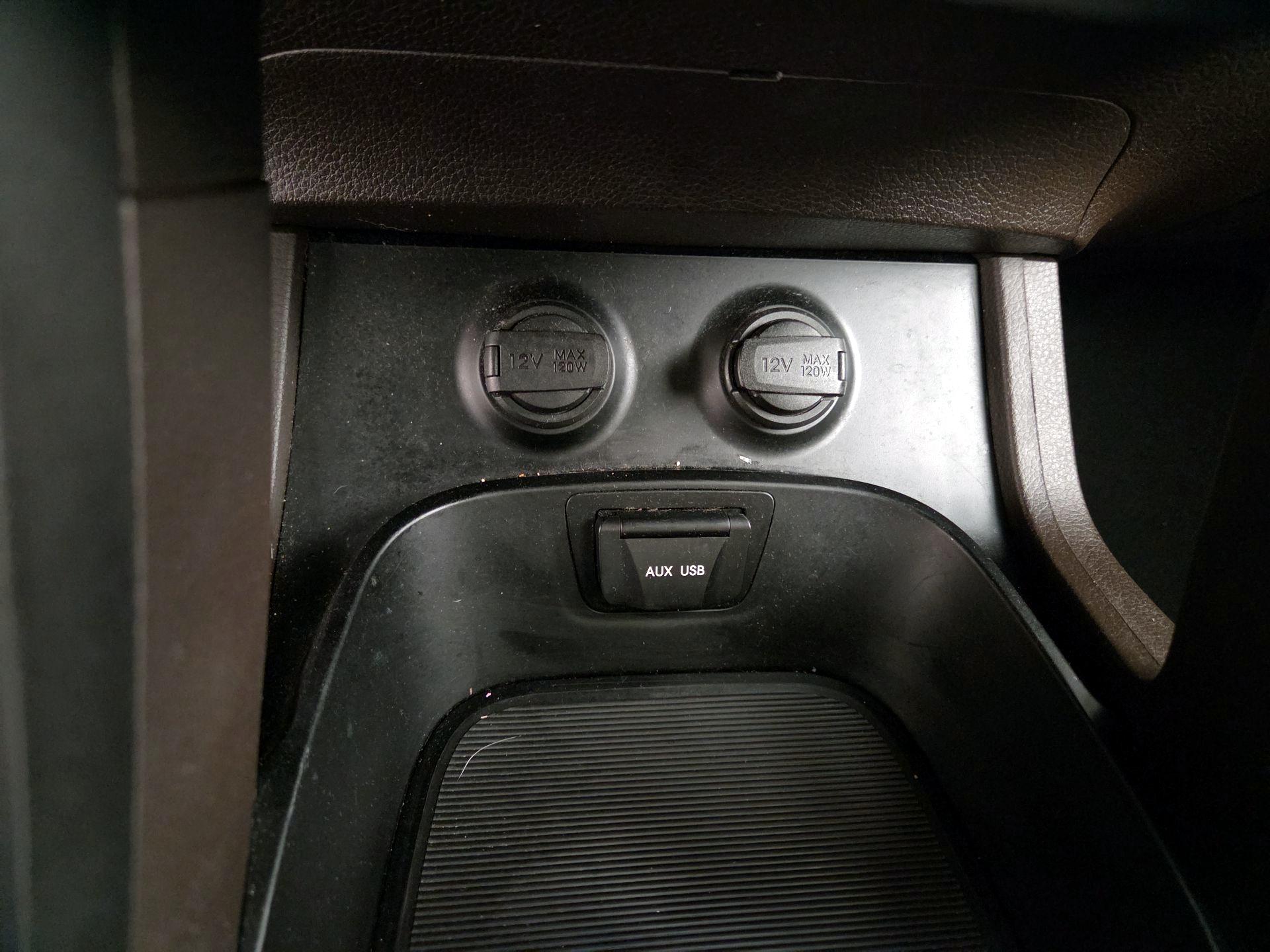 Thumbnail: 2015 Hyundai Santa Fe - 18