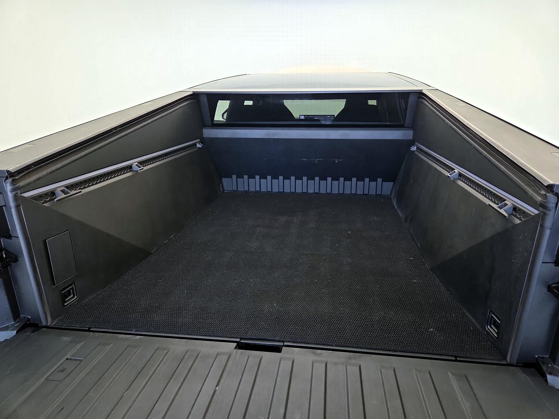 Thumbnail: 2025 Tesla Cybertruck - 19