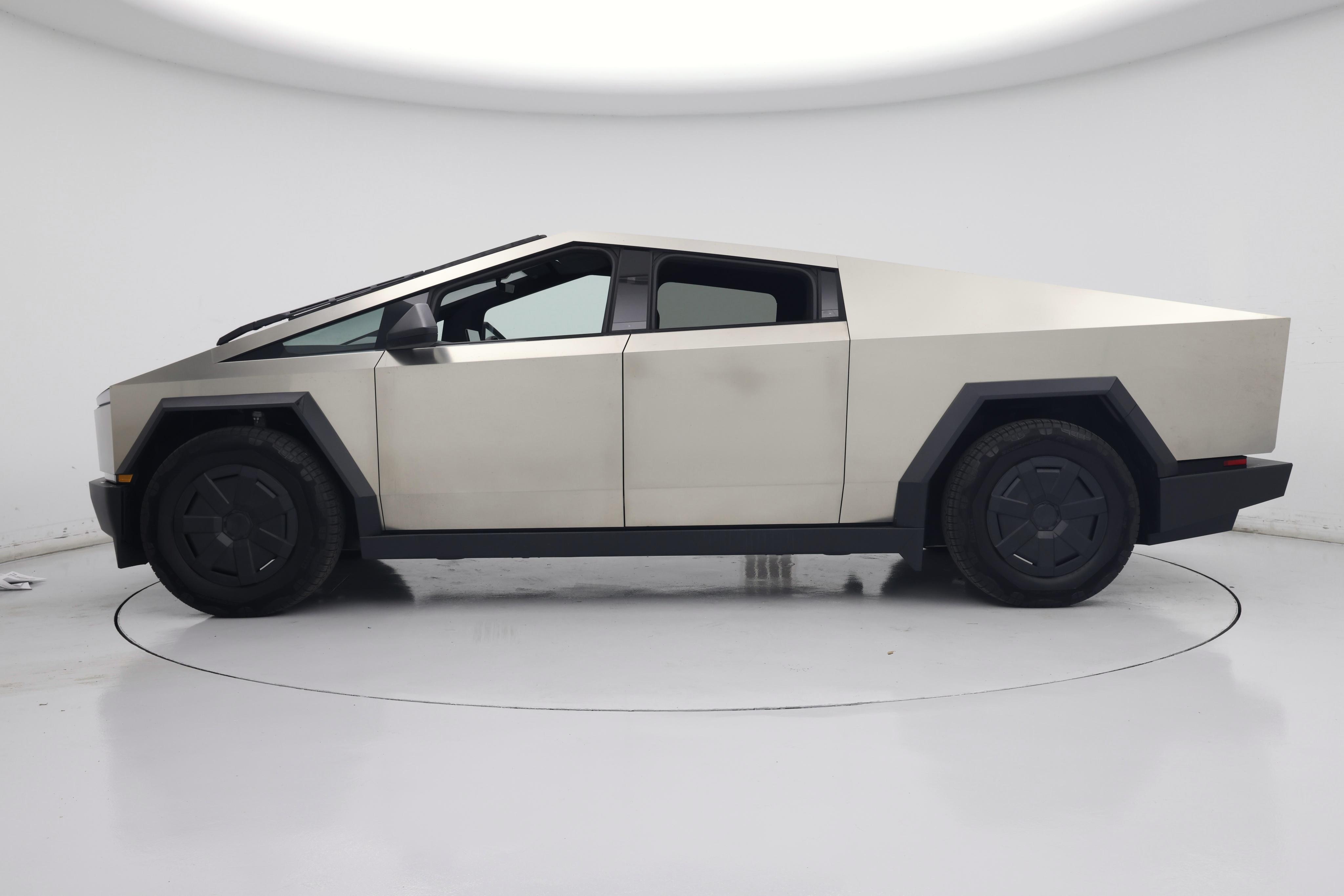 Thumbnail: 2025 Tesla Cybertruck - 3