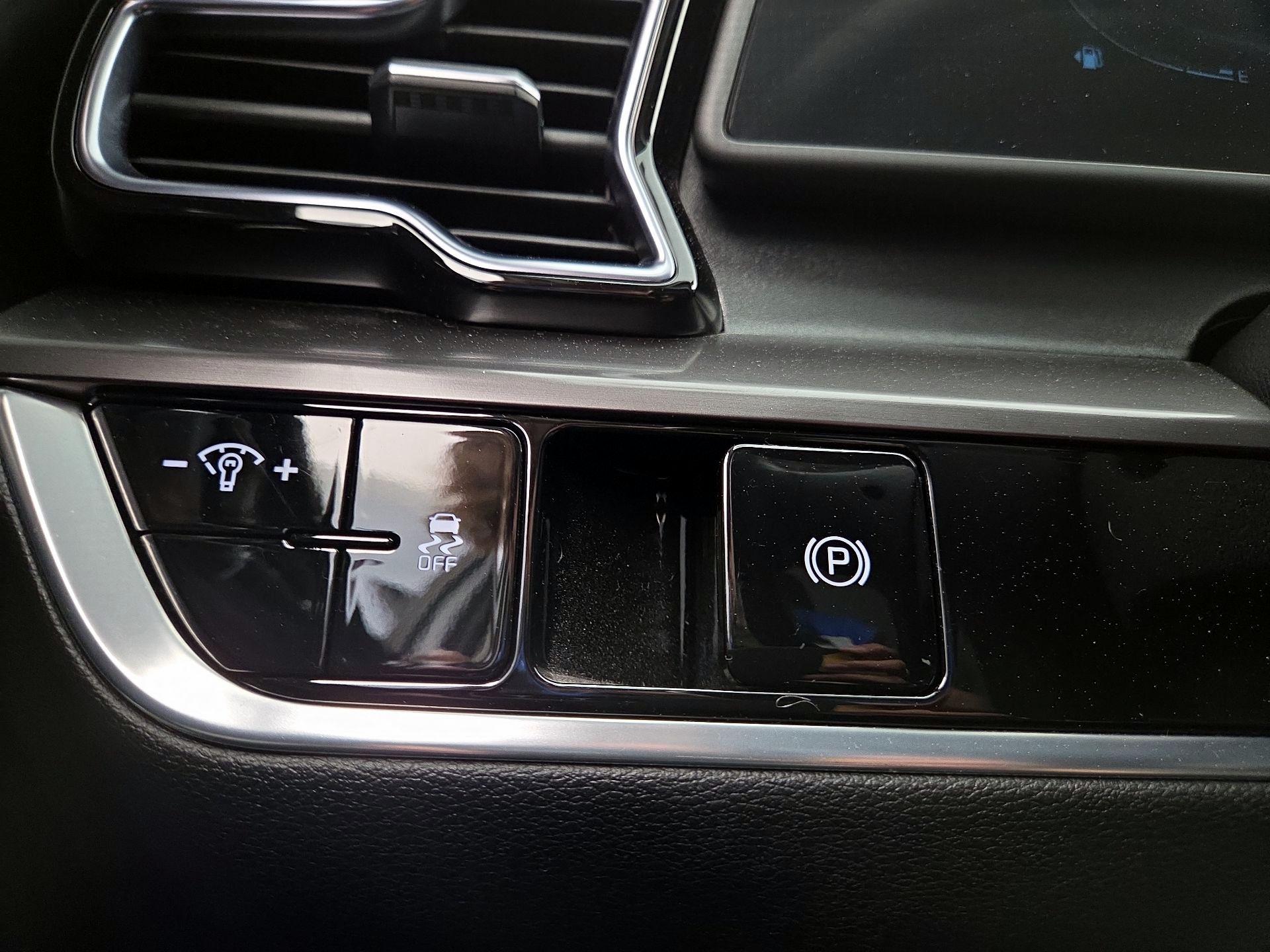 Thumbnail: 2023 Kia Sportage - 13