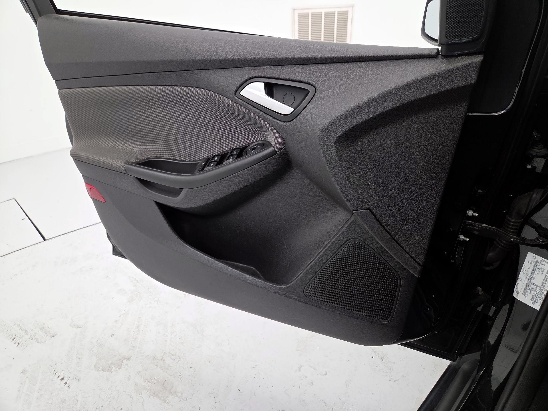 Thumbnail: 2014 Ford Focus - 12