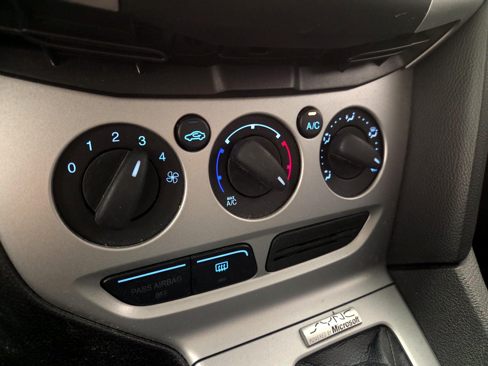 Thumbnail: 2014 Ford Focus - 15