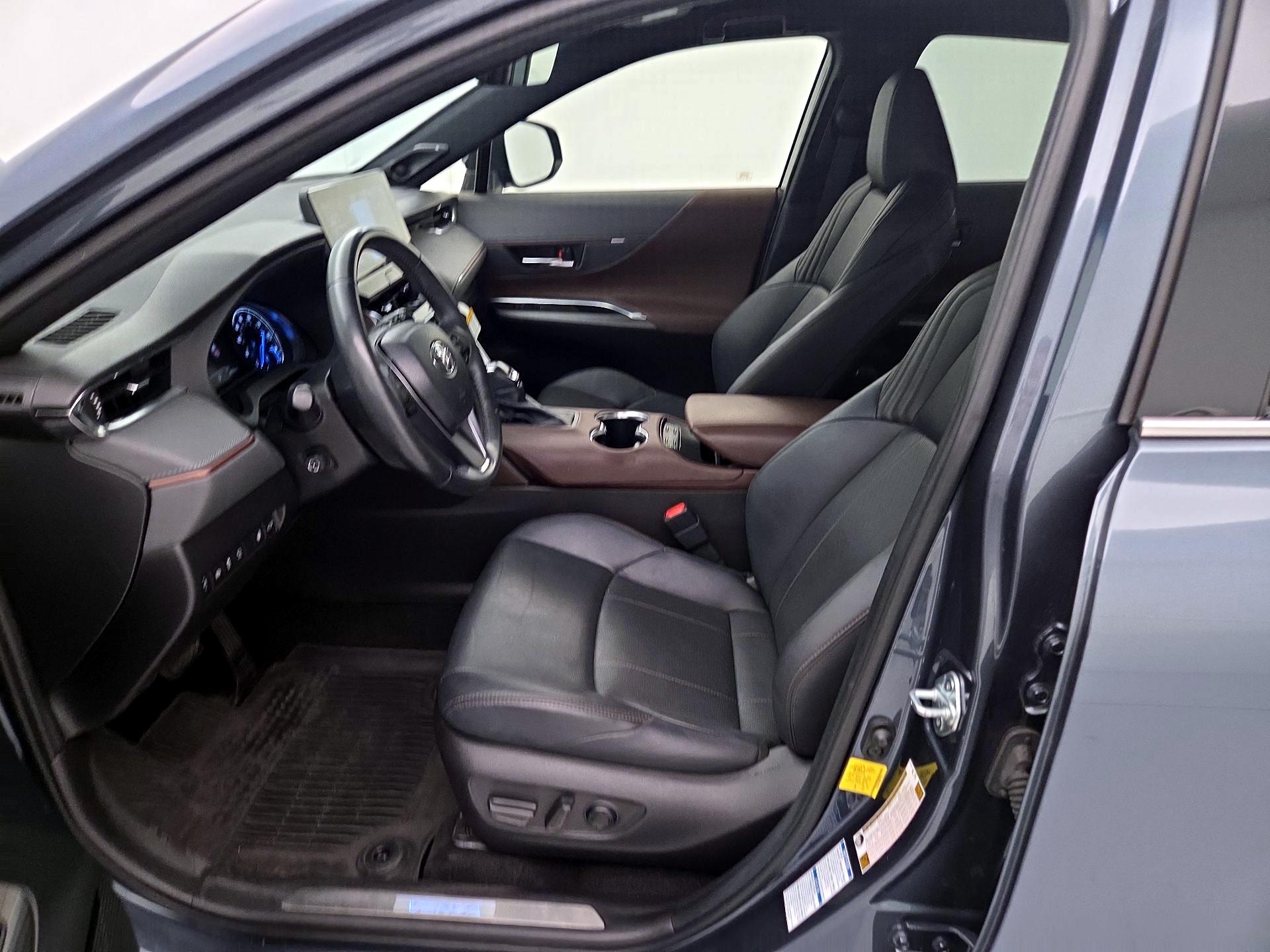 Thumbnail: 2021 Toyota Venza - 11