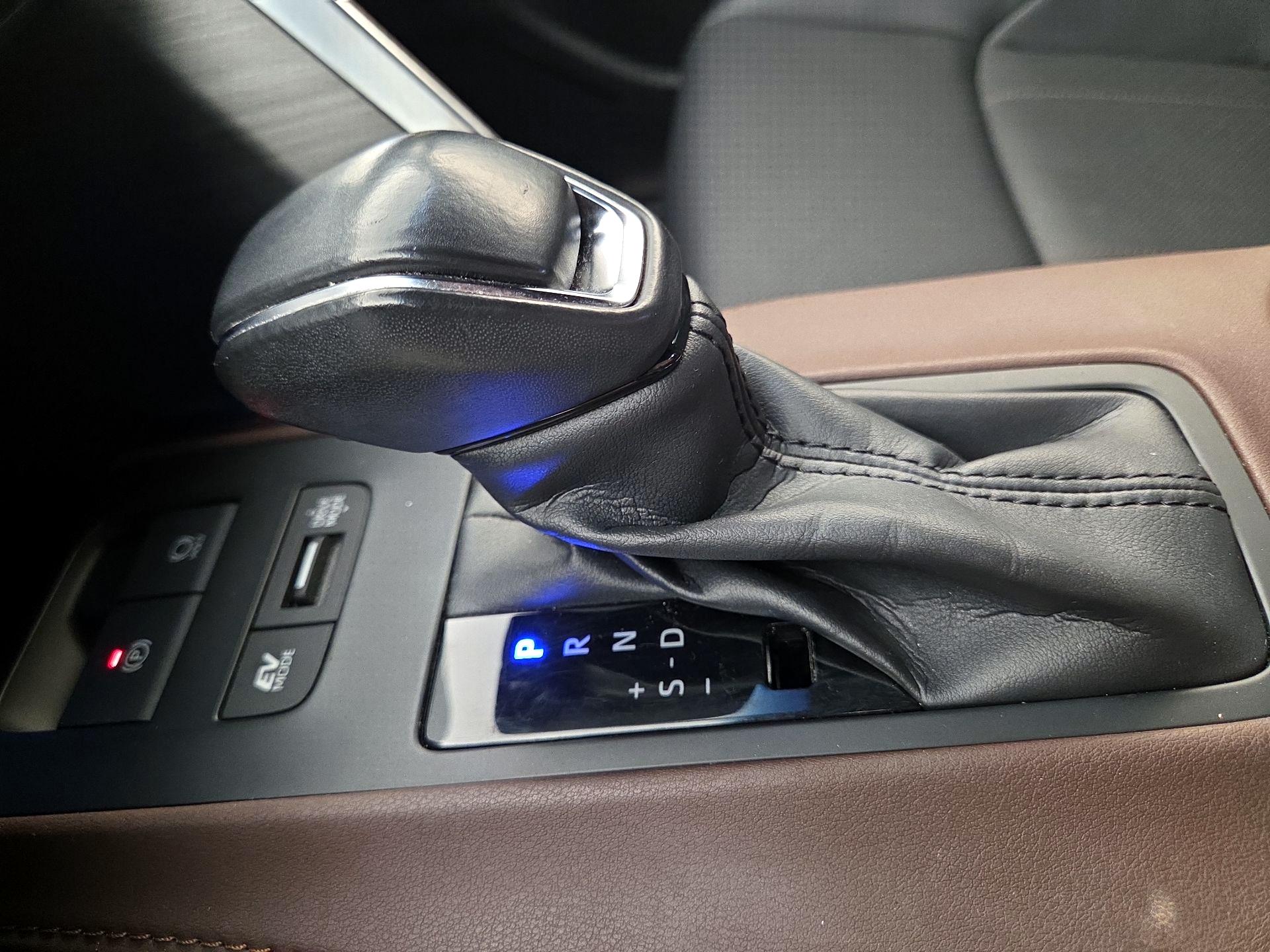 Thumbnail: 2021 Toyota Venza - 18