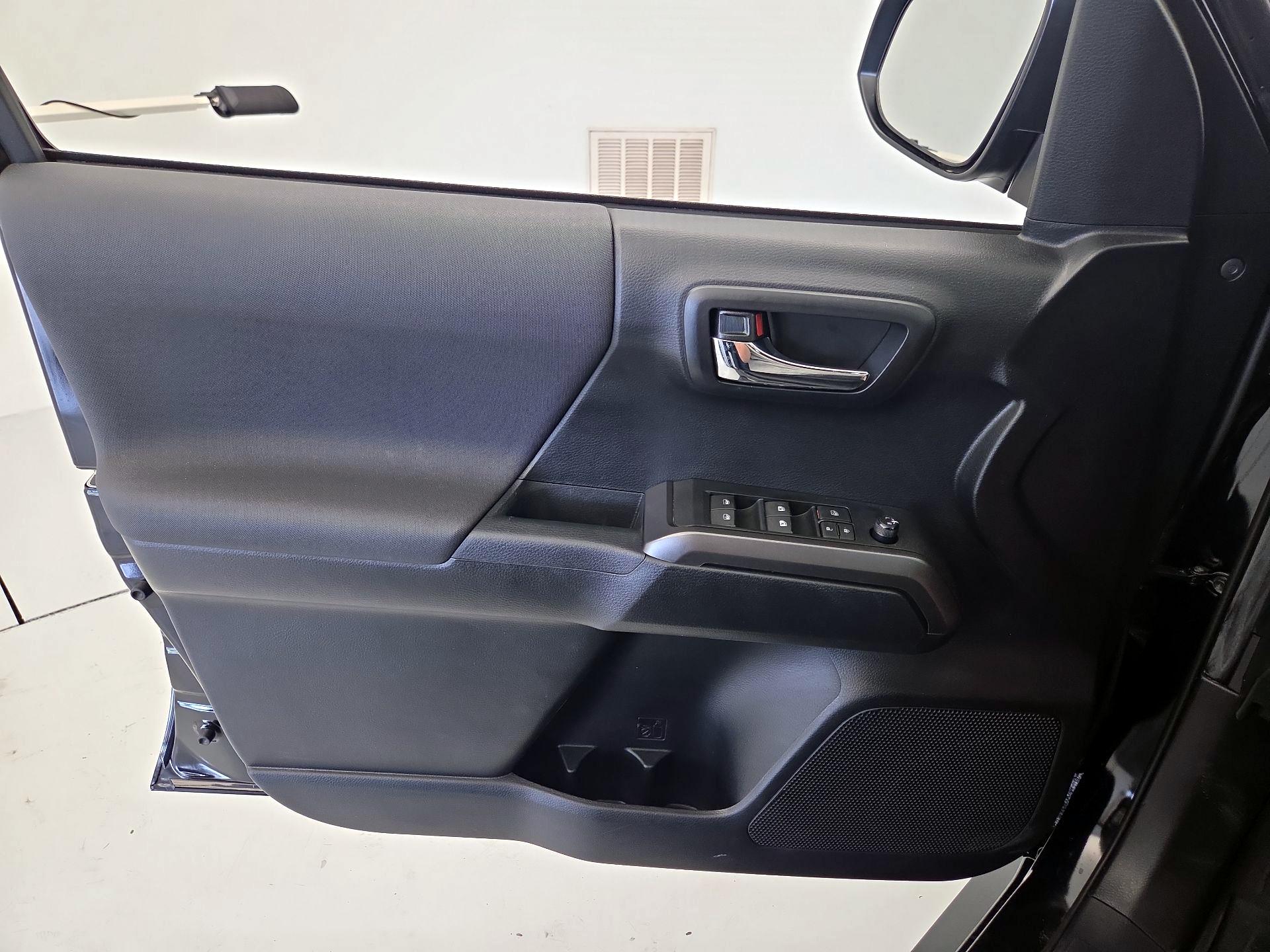 Thumbnail: 2021 Toyota Tacoma - 12