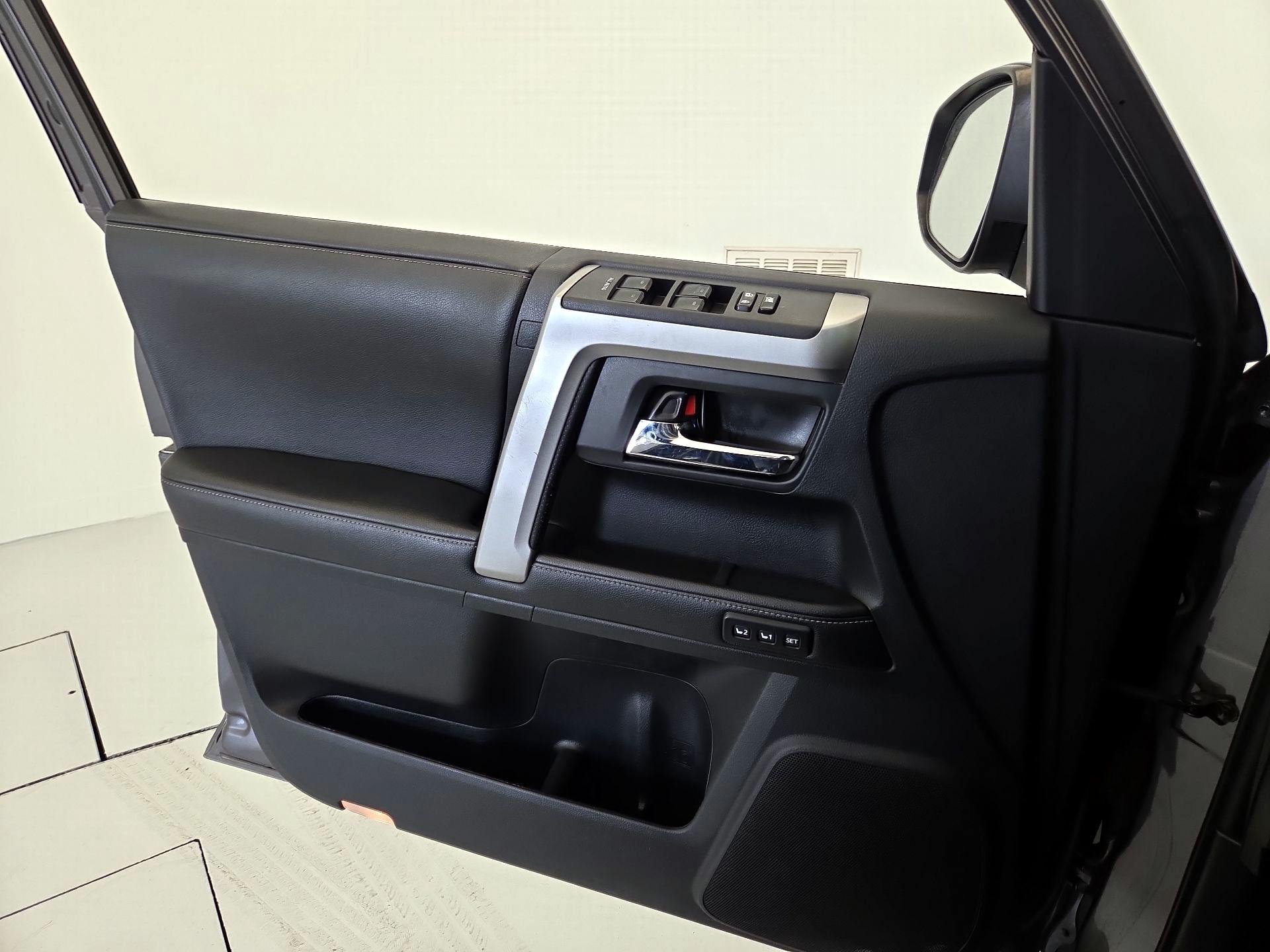 Thumbnail: 2014 Toyota 4Runner - 12
