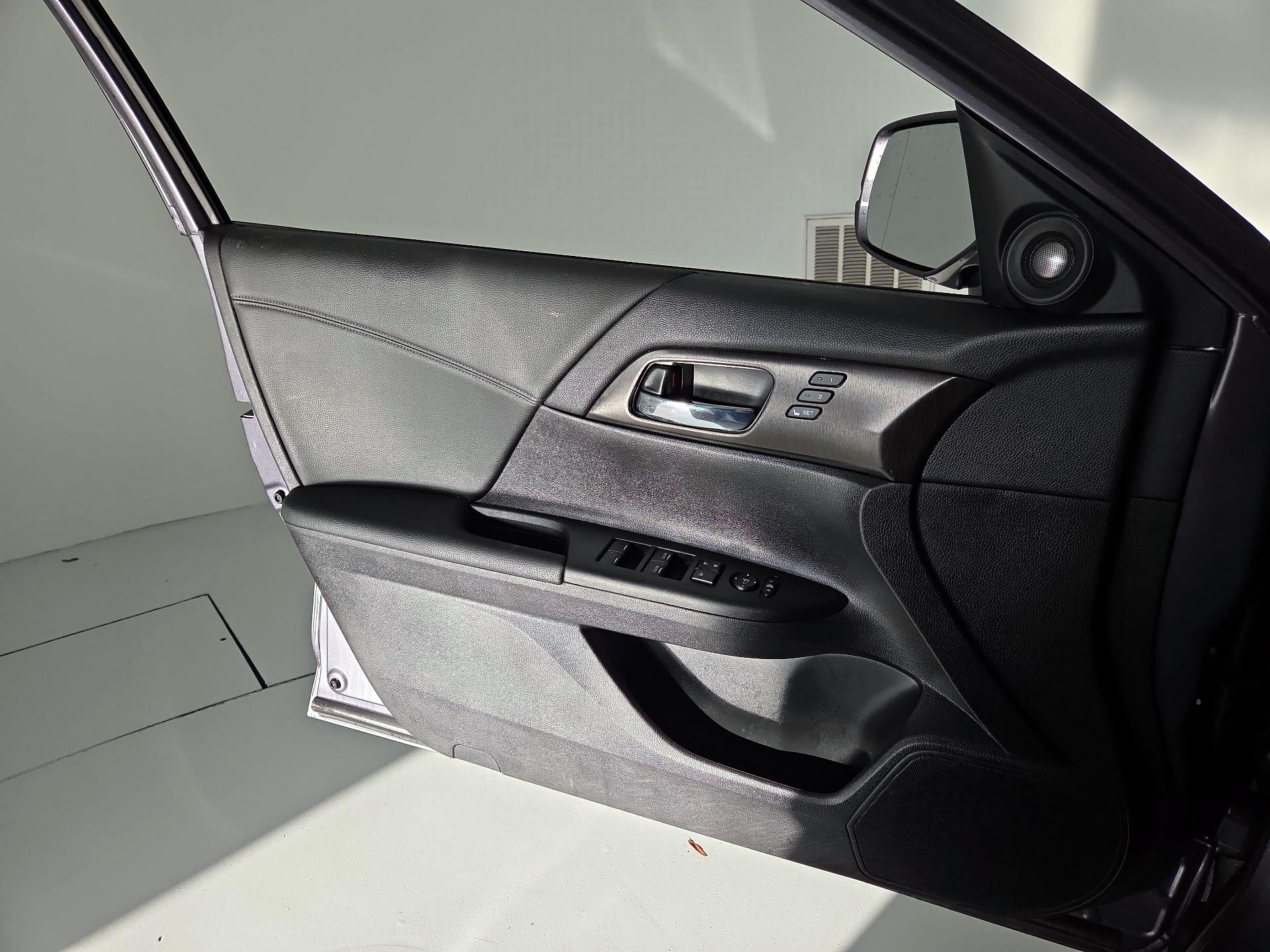 Thumbnail: 2015 Honda Accord - 12