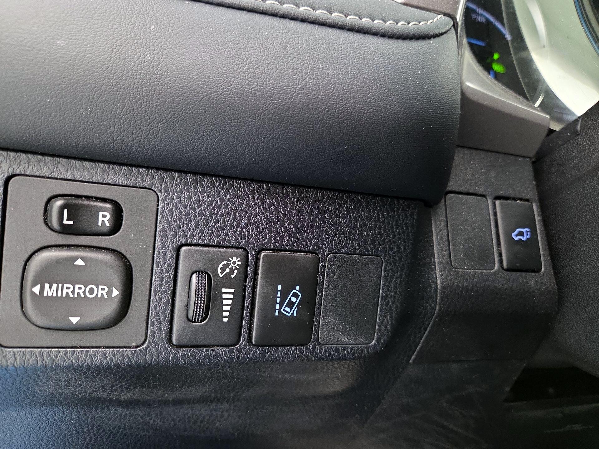 Thumbnail: 2018 Toyota RAV4 - 13