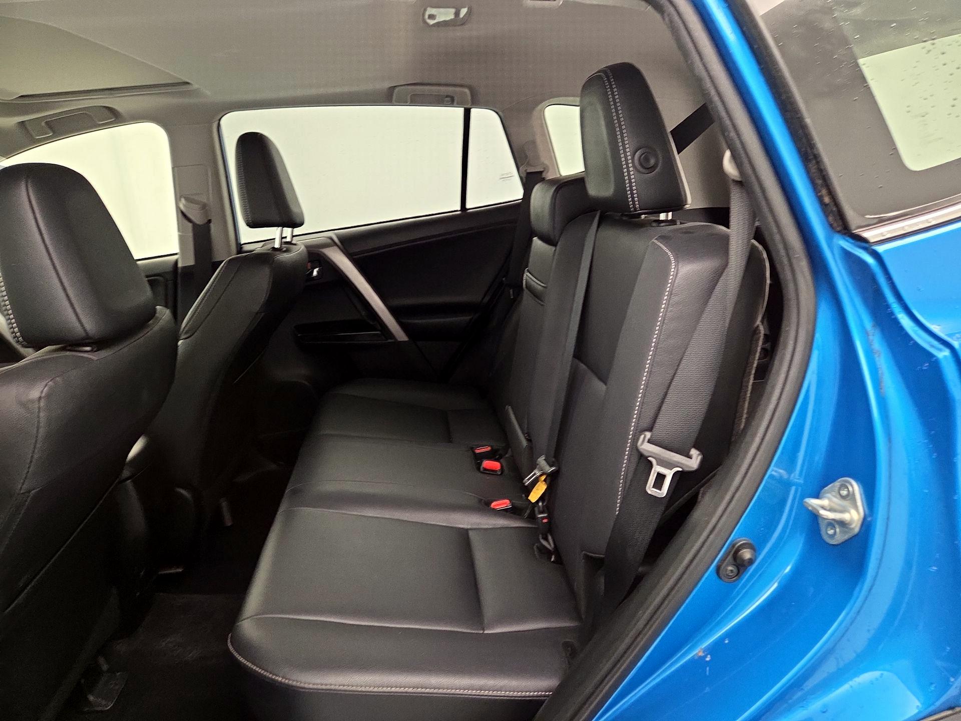 Thumbnail: 2018 Toyota RAV4 - 20