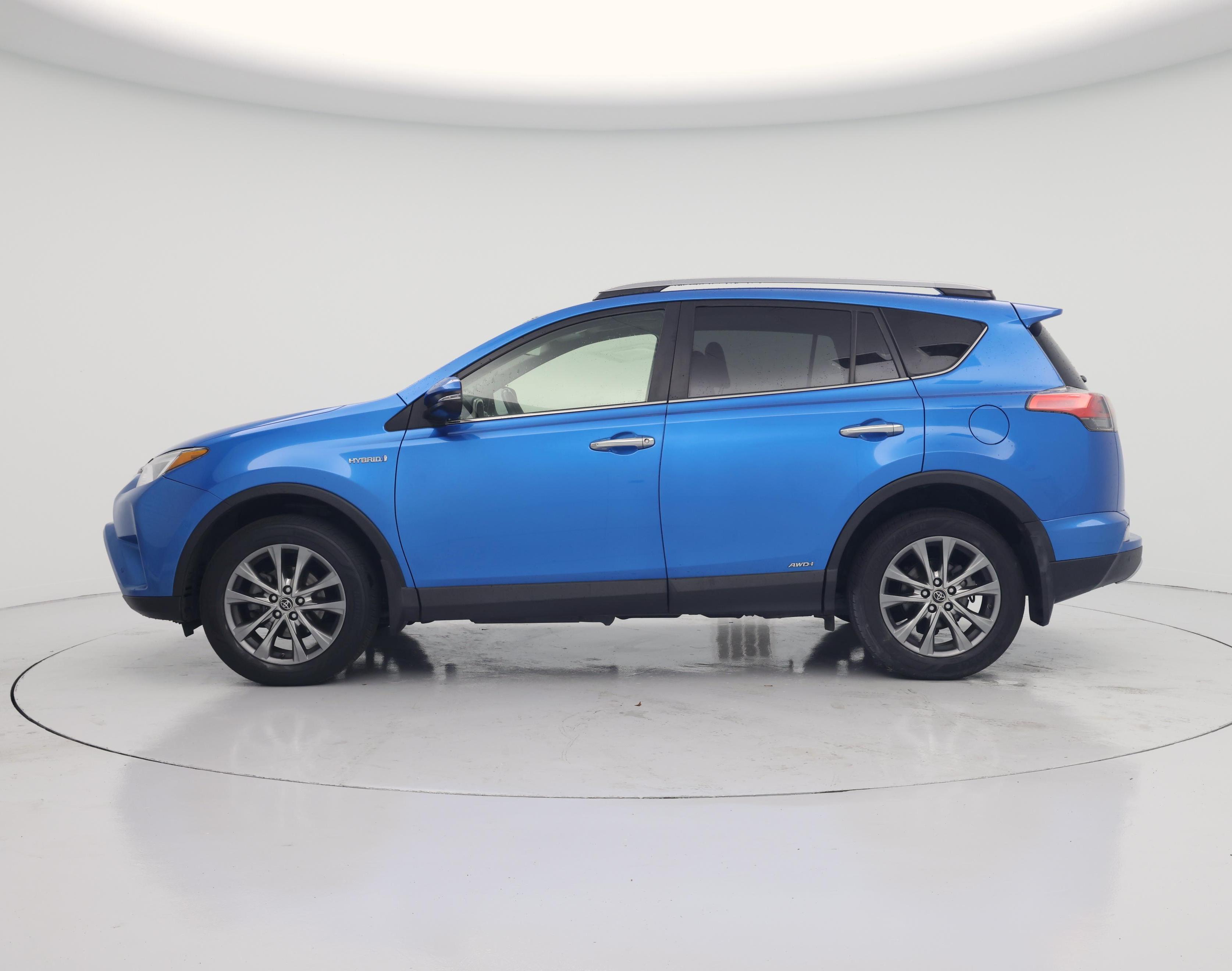 Thumbnail: 2018 Toyota RAV4 - 3