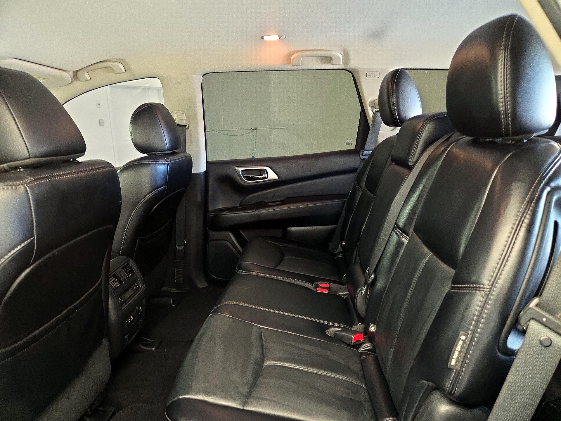 Thumbnail: 2020 Nissan Pathfinder - 20