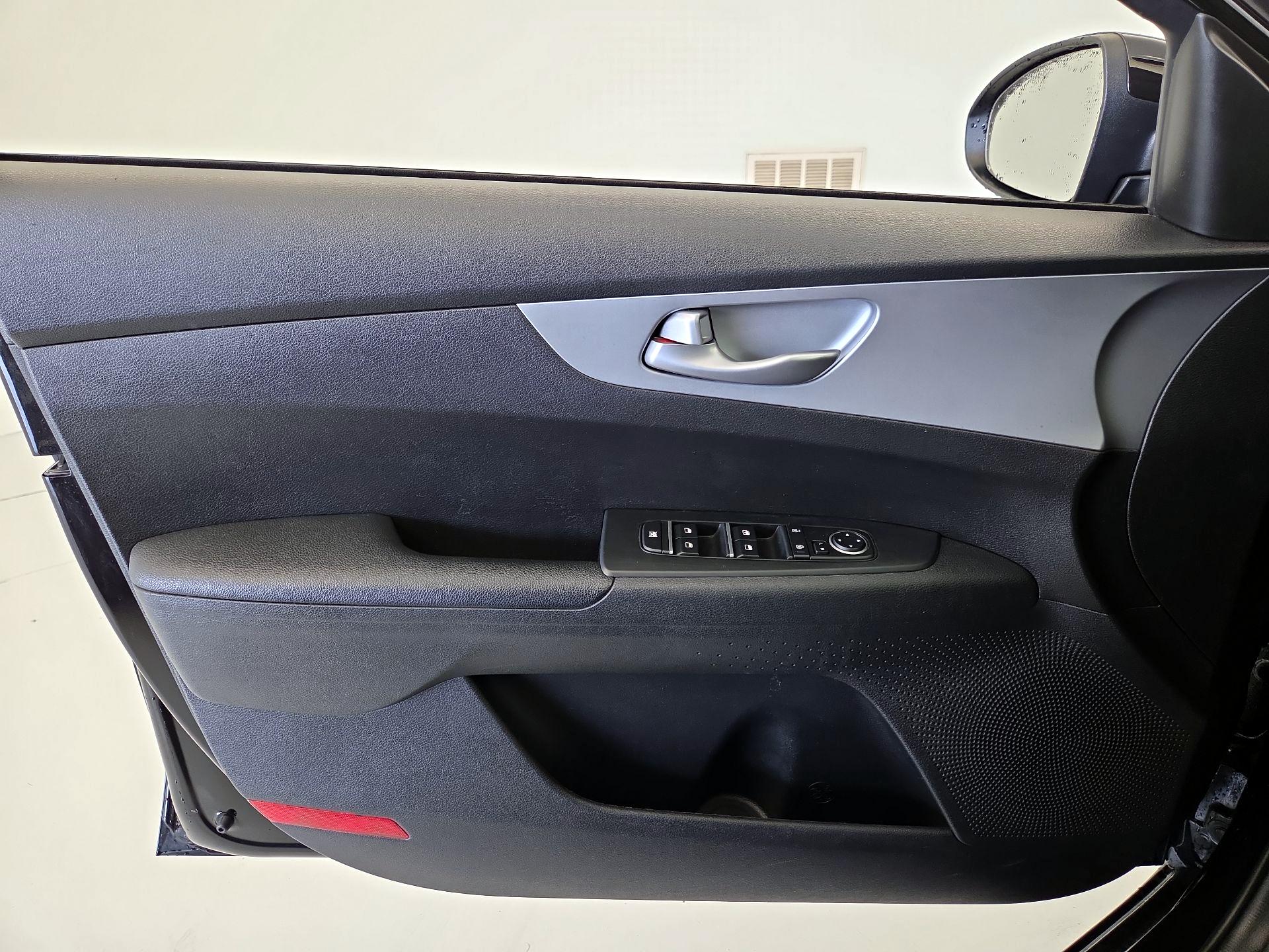 Thumbnail: 2023 Kia Forte - 12
