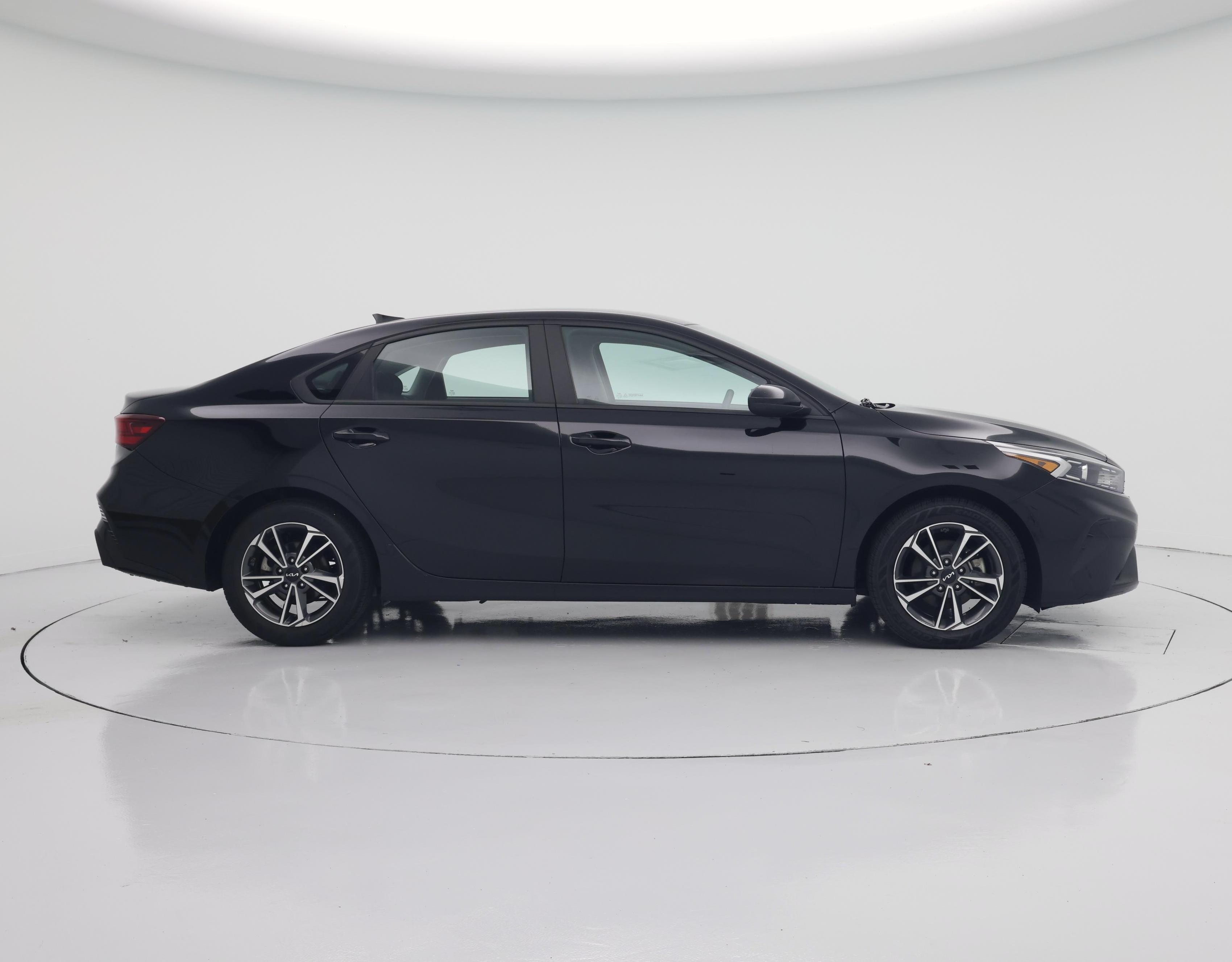 Thumbnail: 2023 Kia Forte - 7