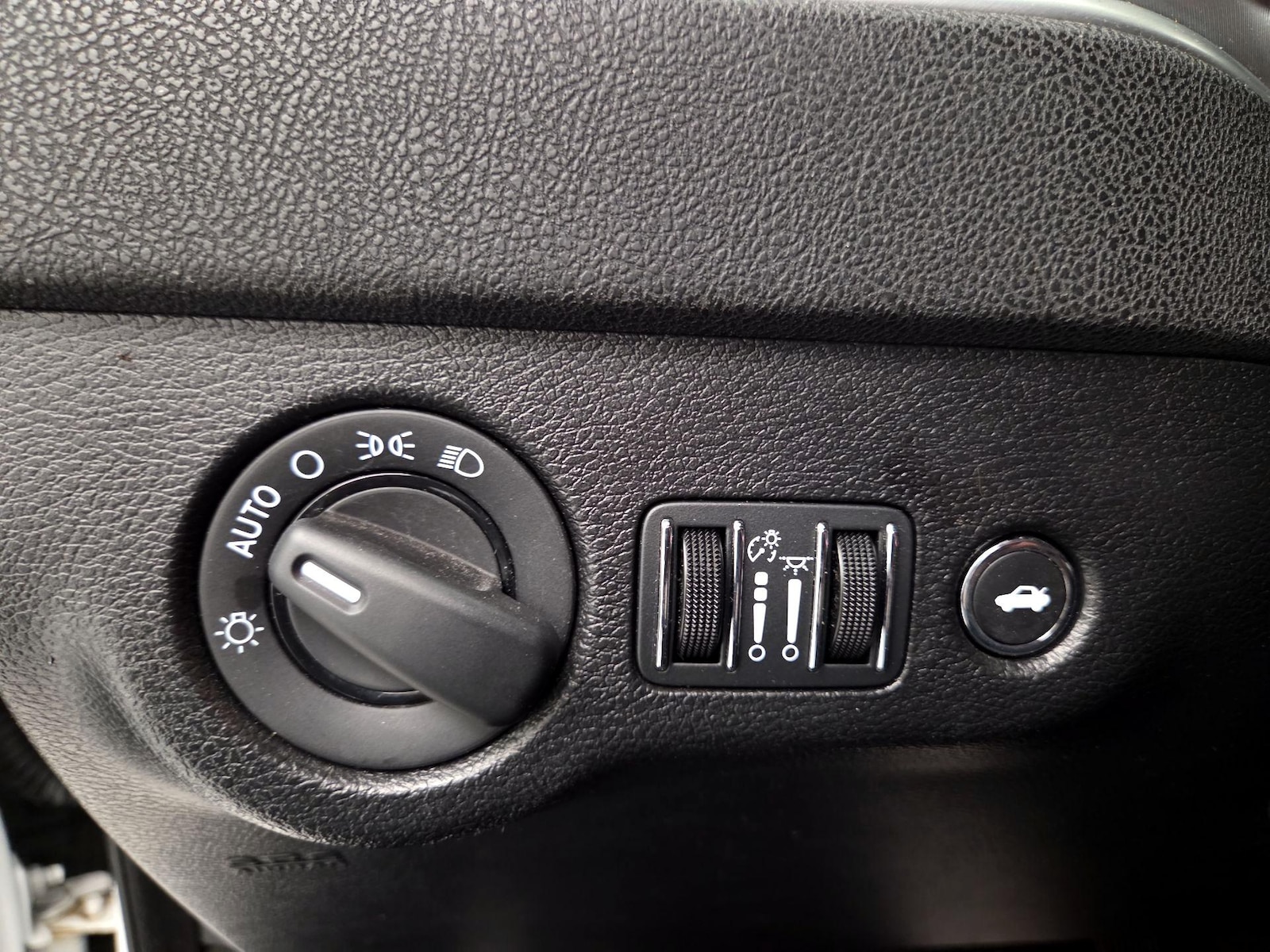 2022 Dodge Charger SXT - Photo 14