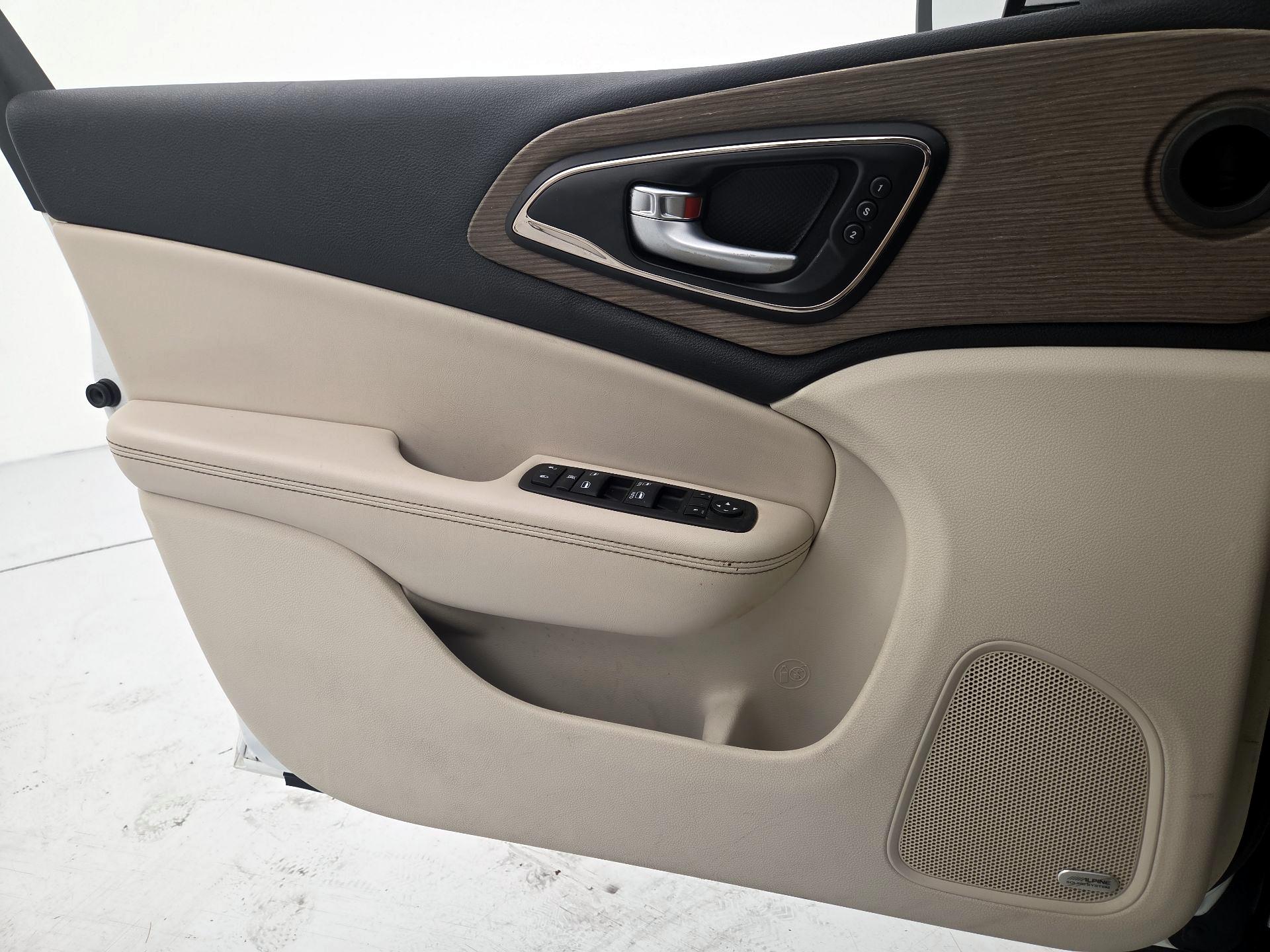 Thumbnail: 2015 Chrysler 200 - 12
