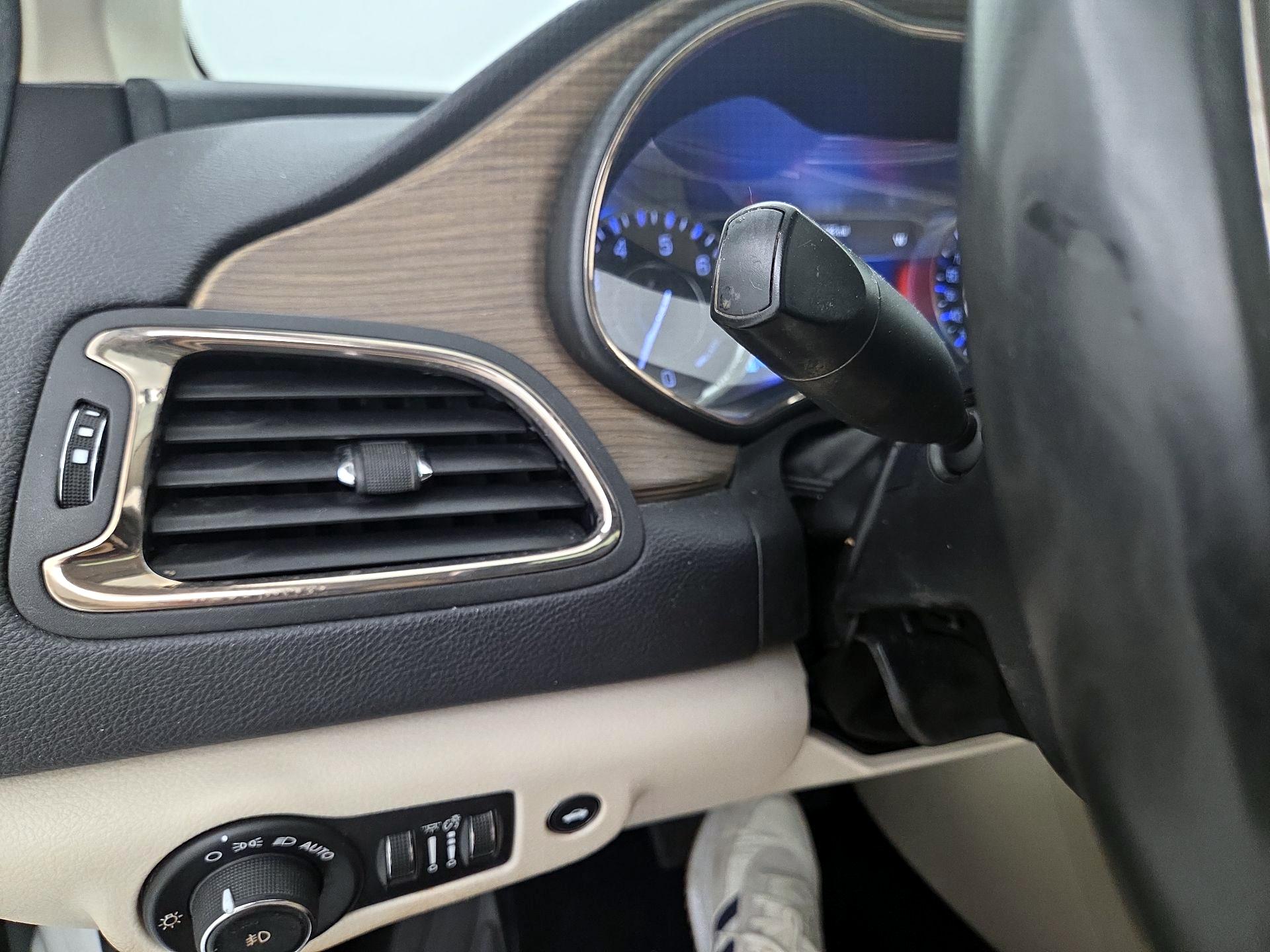 Thumbnail: 2015 Chrysler 200 - 13