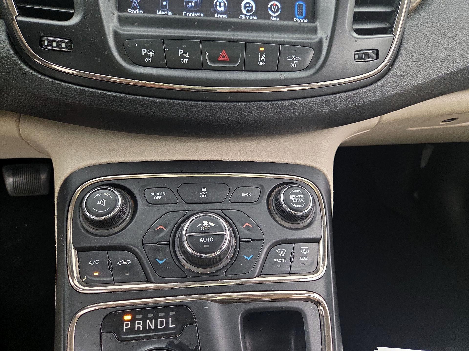 Thumbnail: 2015 Chrysler 200 - 16