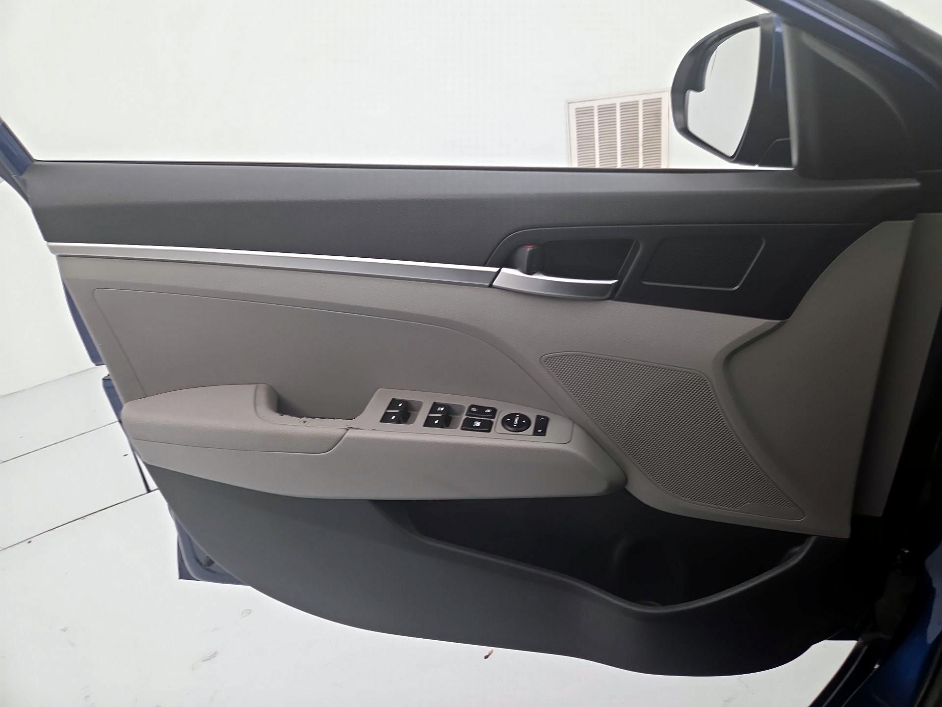 Thumbnail: 2020 Hyundai Elantra - 12