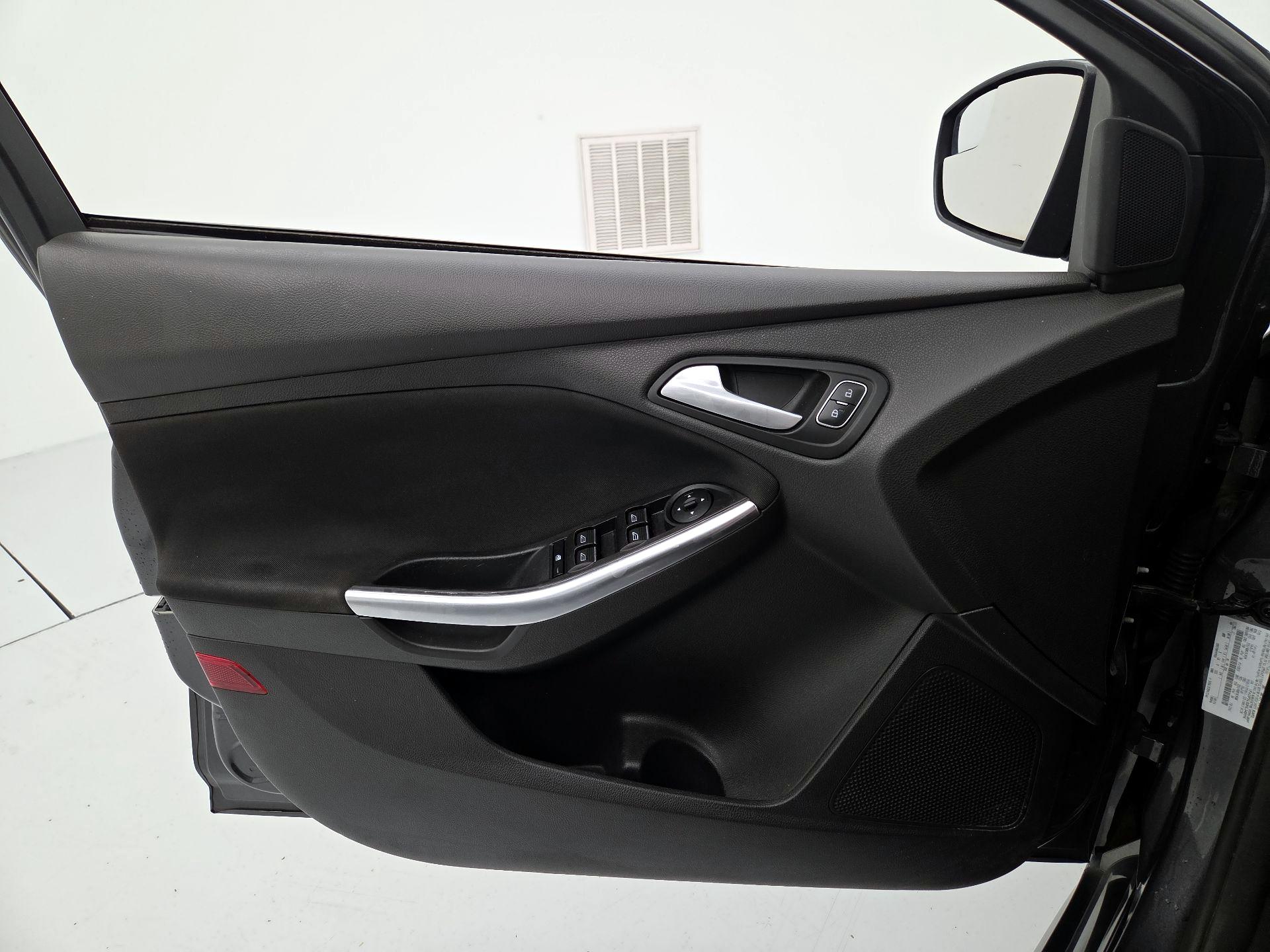 Thumbnail: 2017 Ford Focus - 12