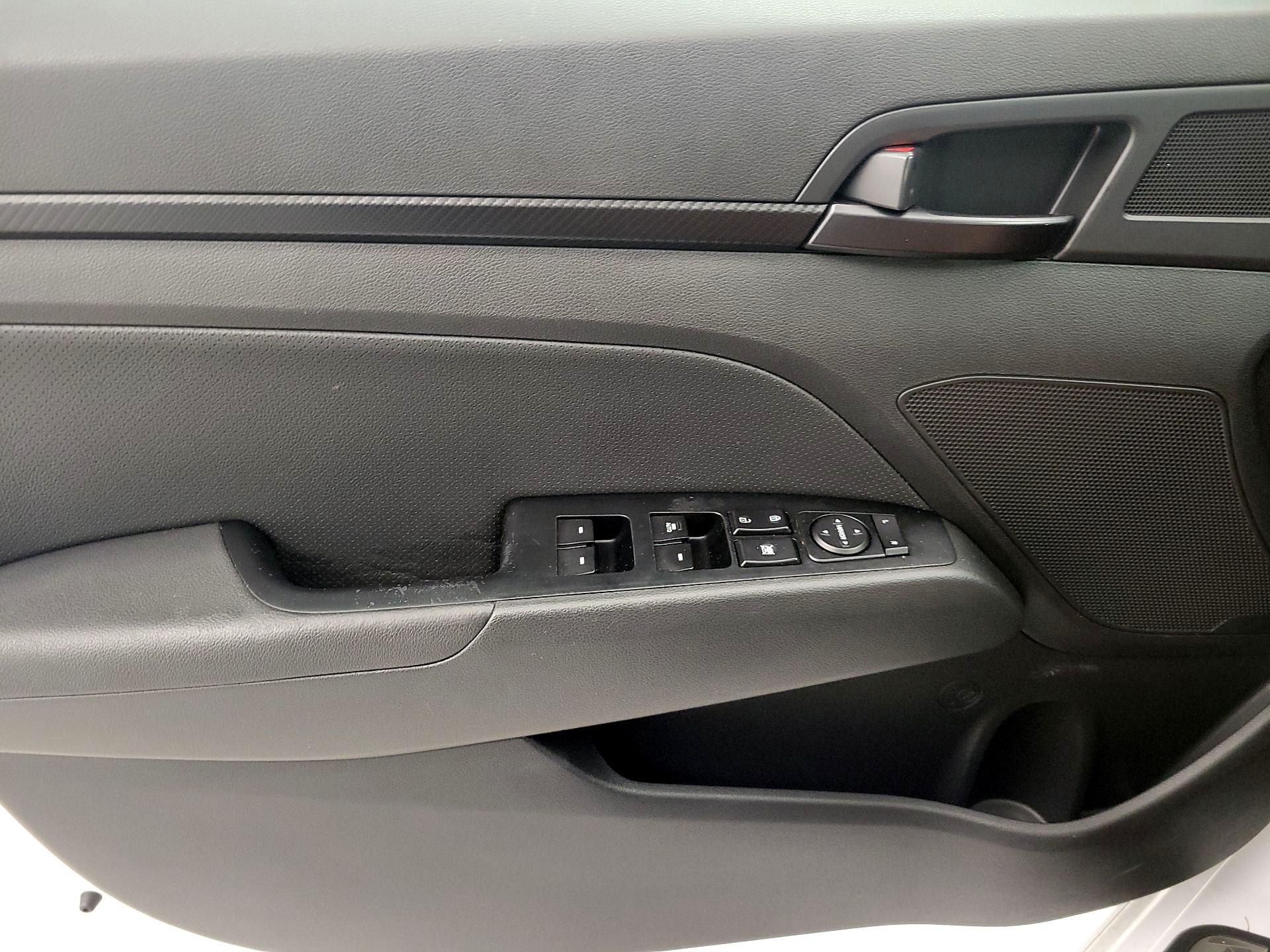 Thumbnail: 2019 Hyundai Elantra - 12