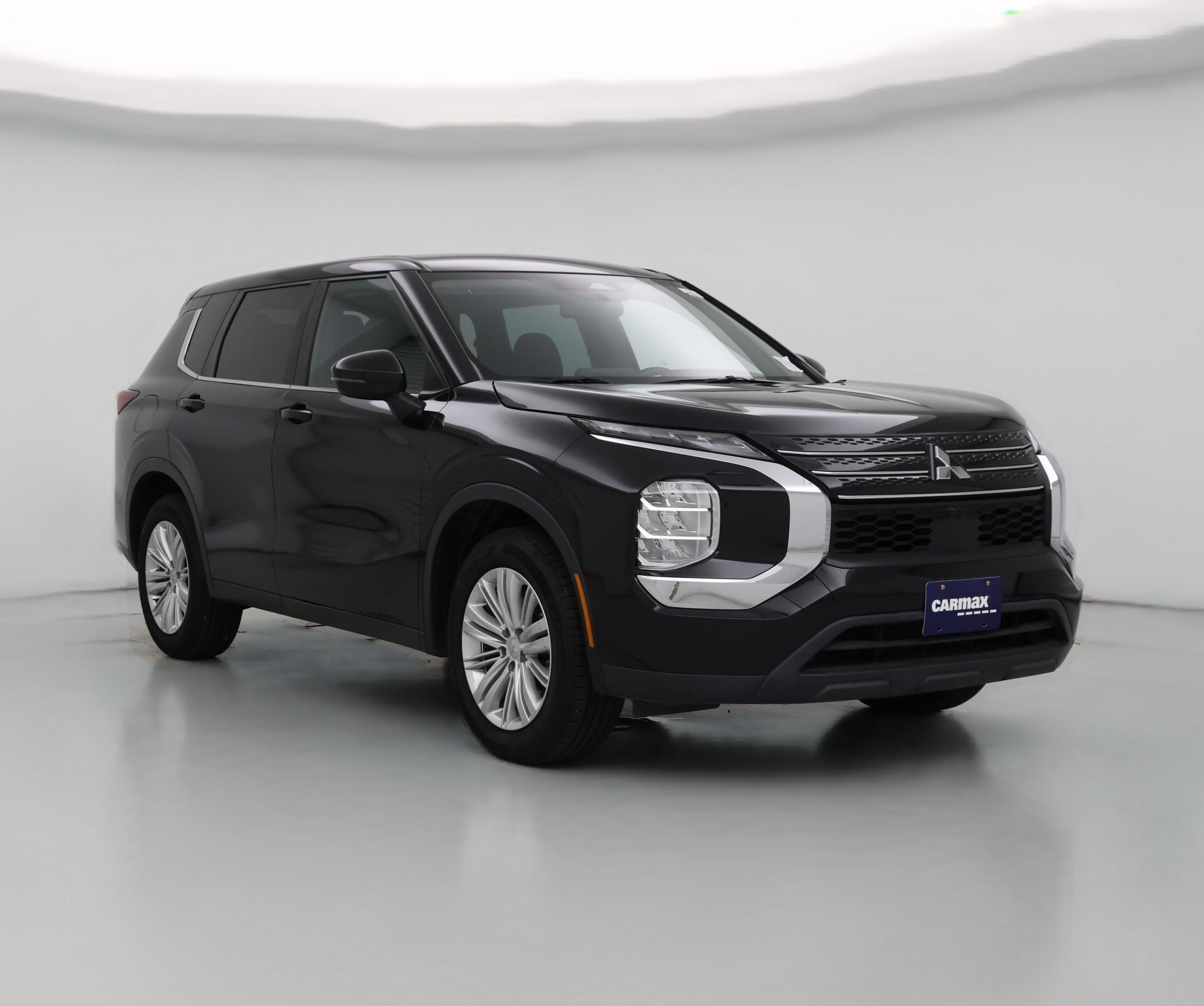 Thumbnail: 2023 Mitsubishi Outlander - 1